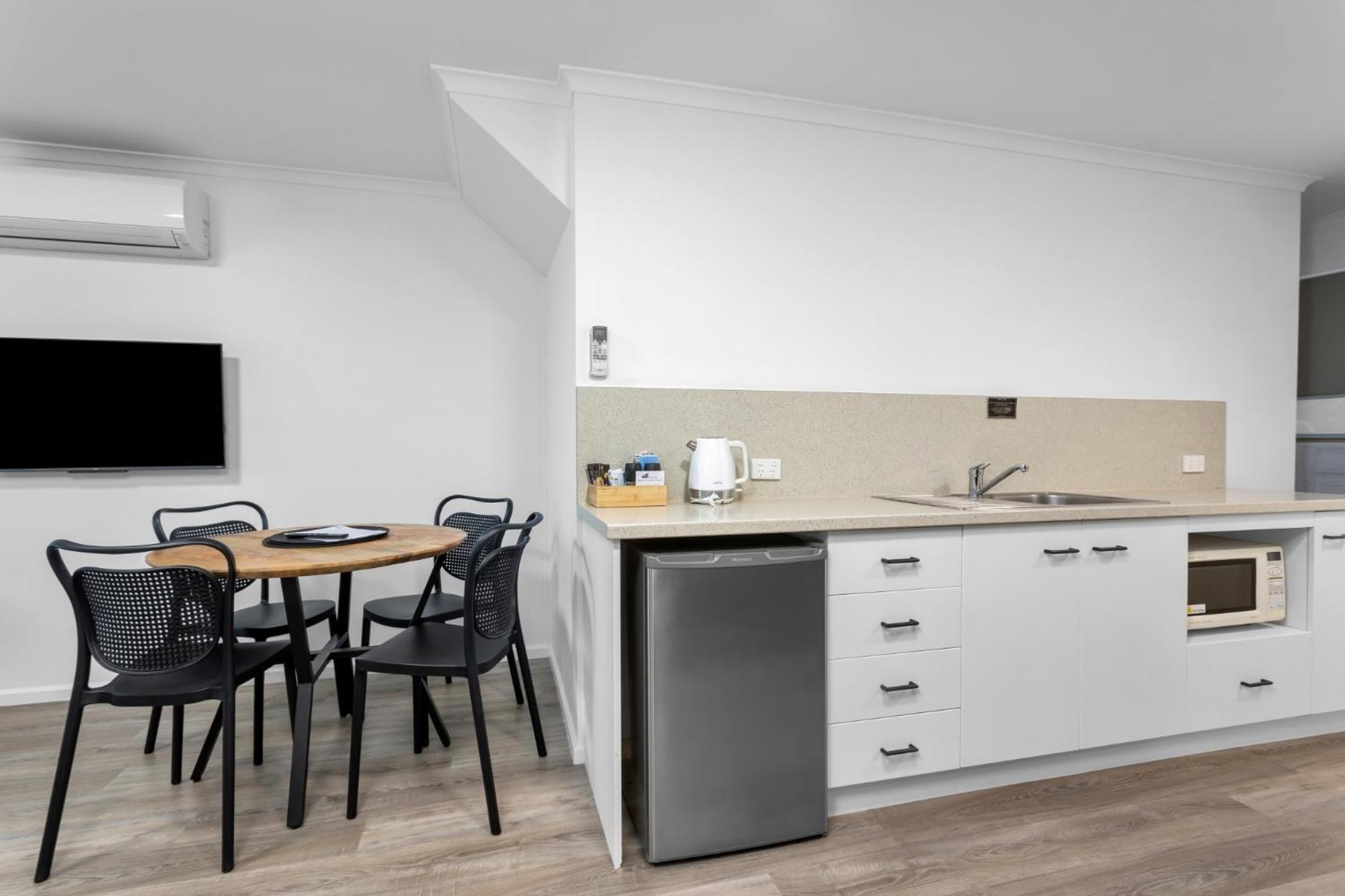 Two-Bedroom Apartment shared Courtyard includes Wifi