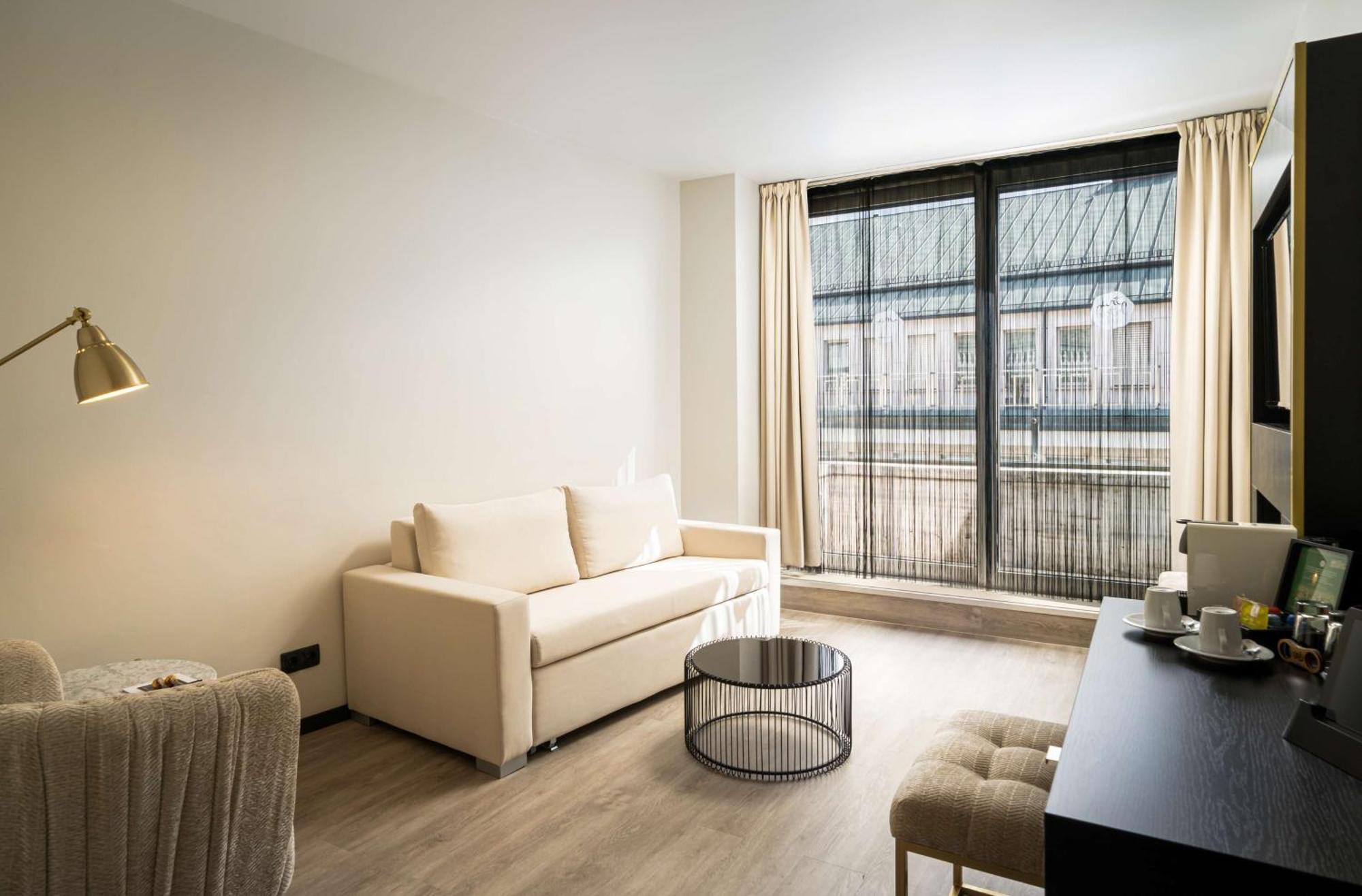 Junior Suite,1709855803:JPEG
