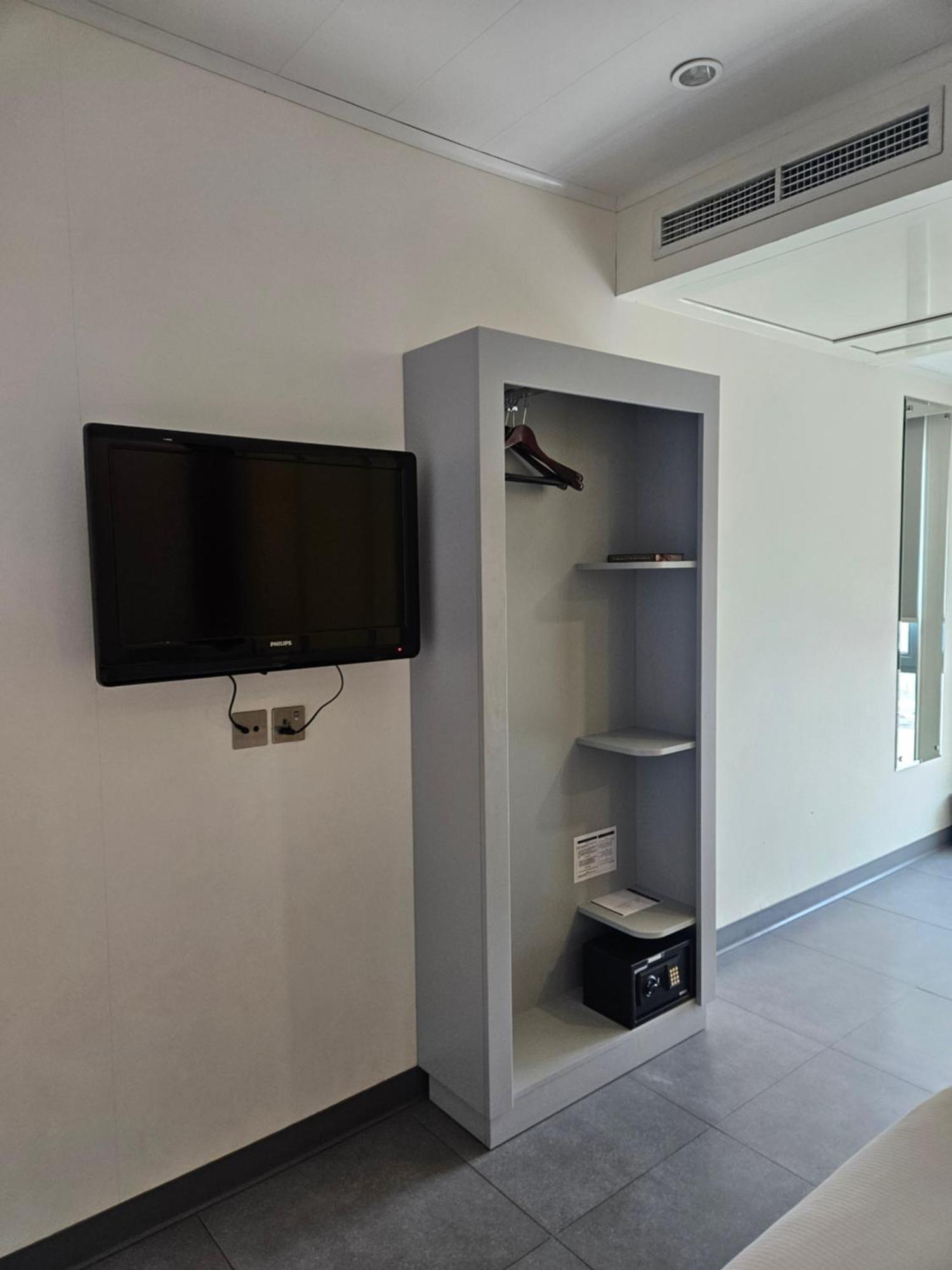 Twin Internal Room