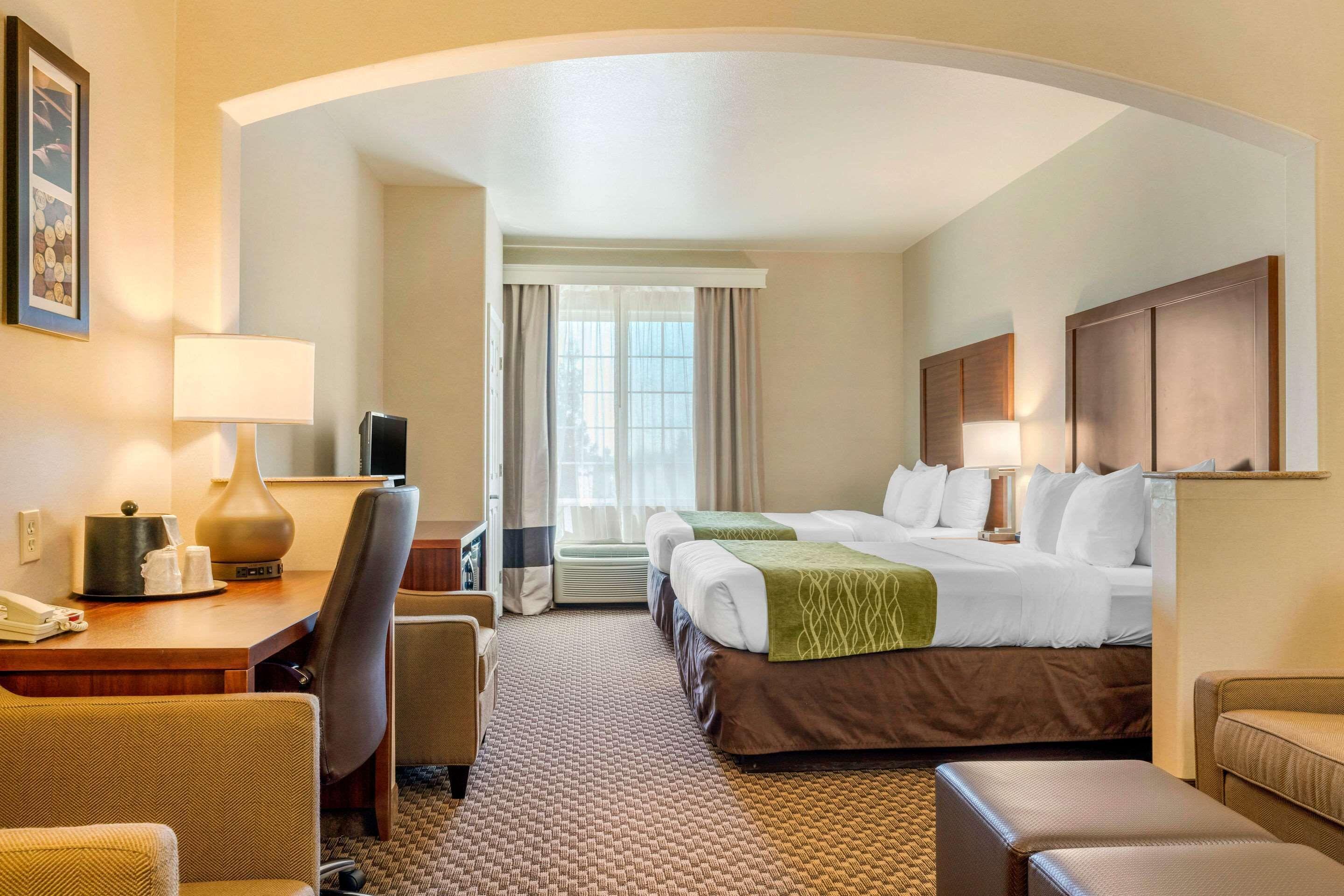 Queen Suite Two Queen Beds Non-Smoking