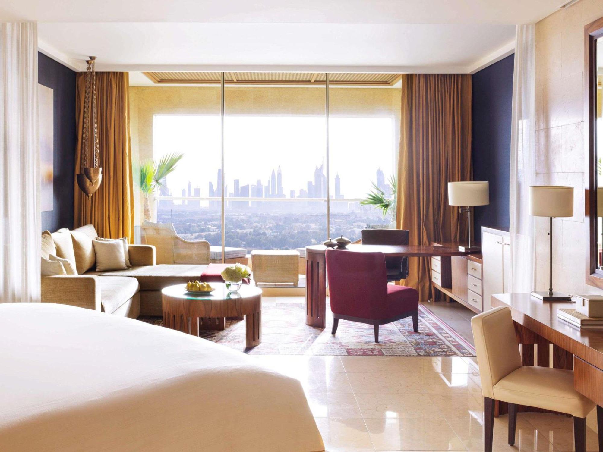 Raffles Club Room with Terrace, Skyline View & Club Lounge Access - including Daily Breakfast, Evening Drinks & Canapes,1729996268:JPEG