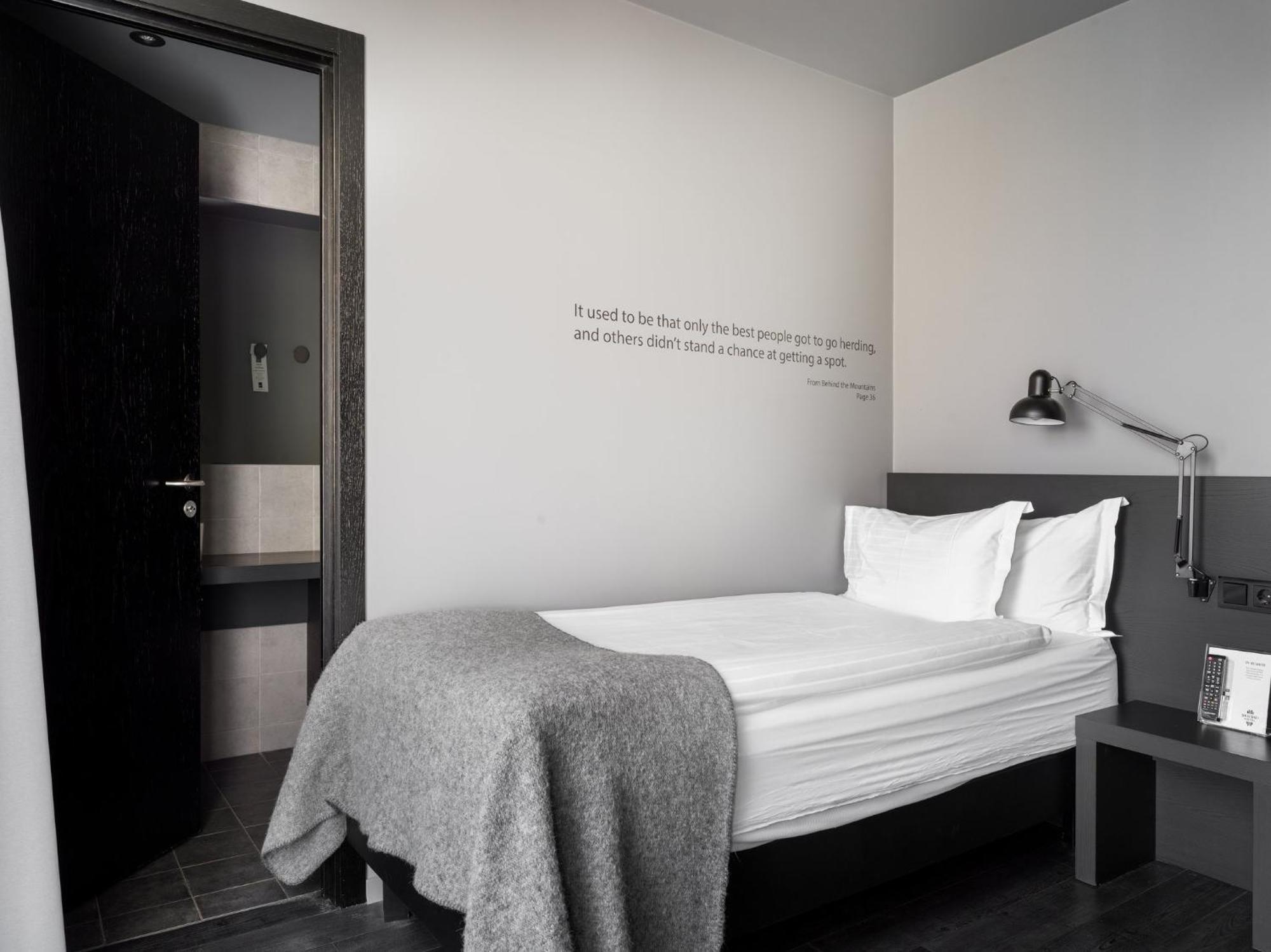 Standard Single Room,1722975035:JPEG