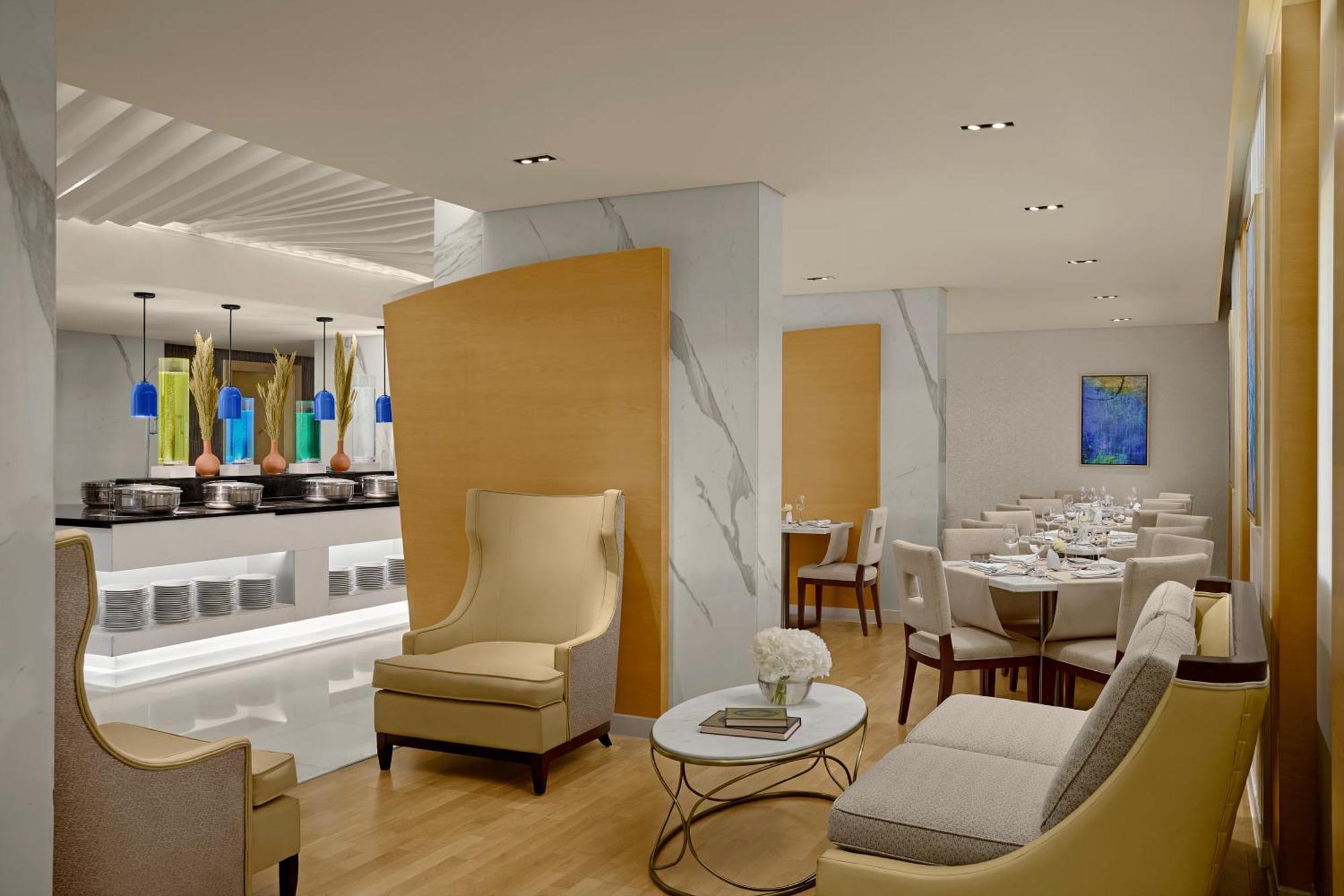 Superior Twin Room Club Floor Lounge access Snacks
