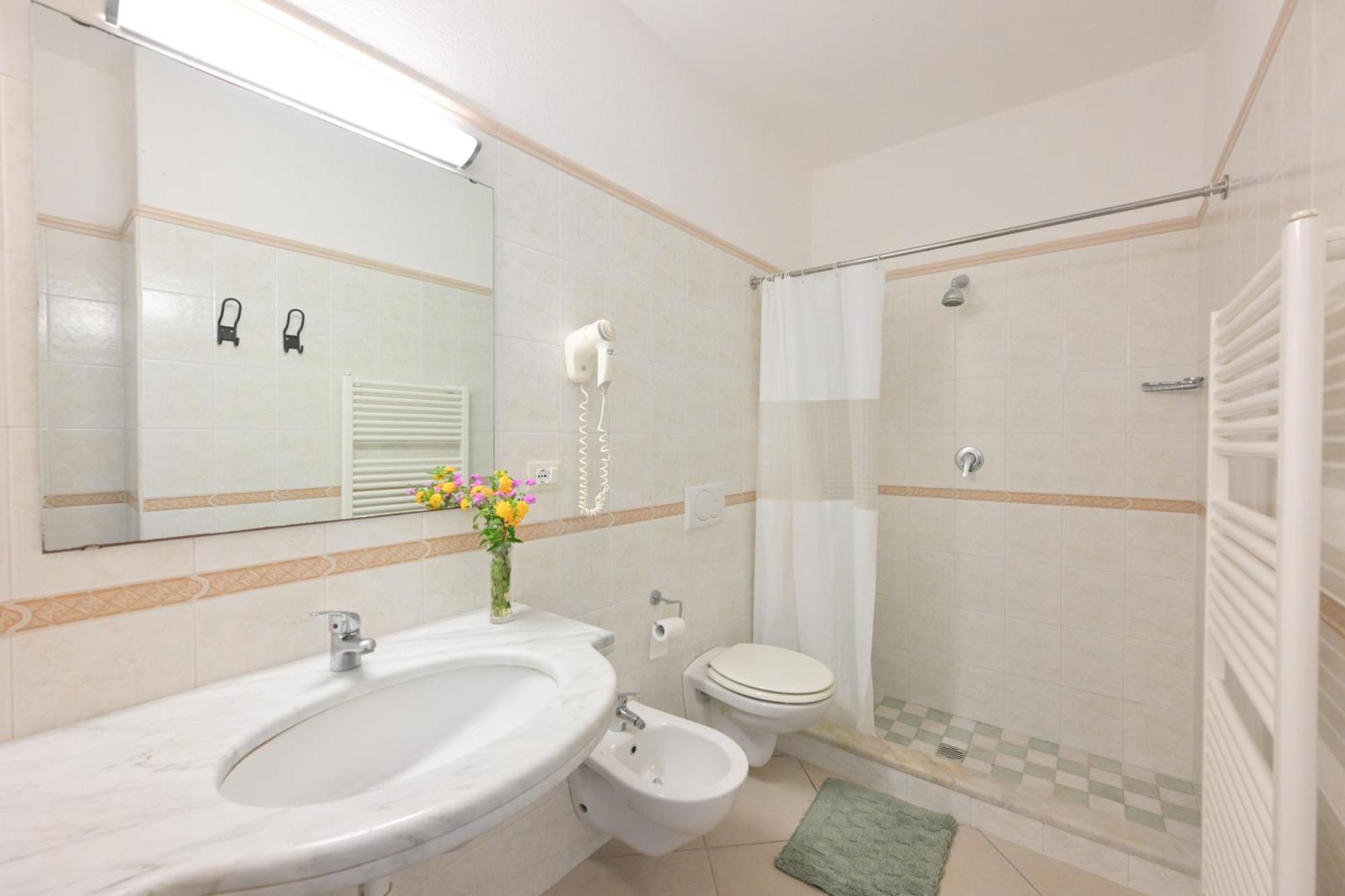 One-Bedroom Apartment,1731405015:JPEG