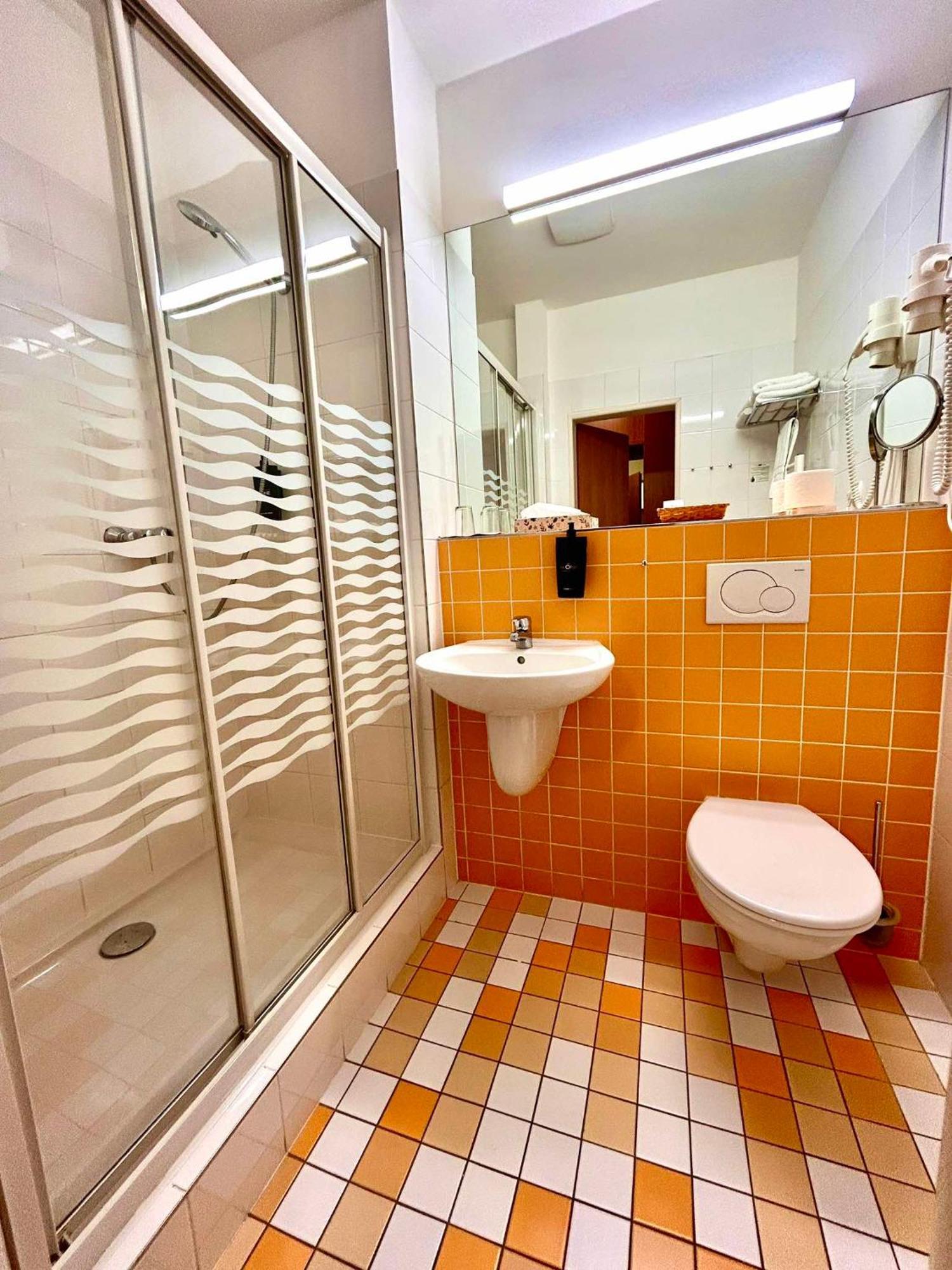 Double or Twin Room Access to public Relax Centre