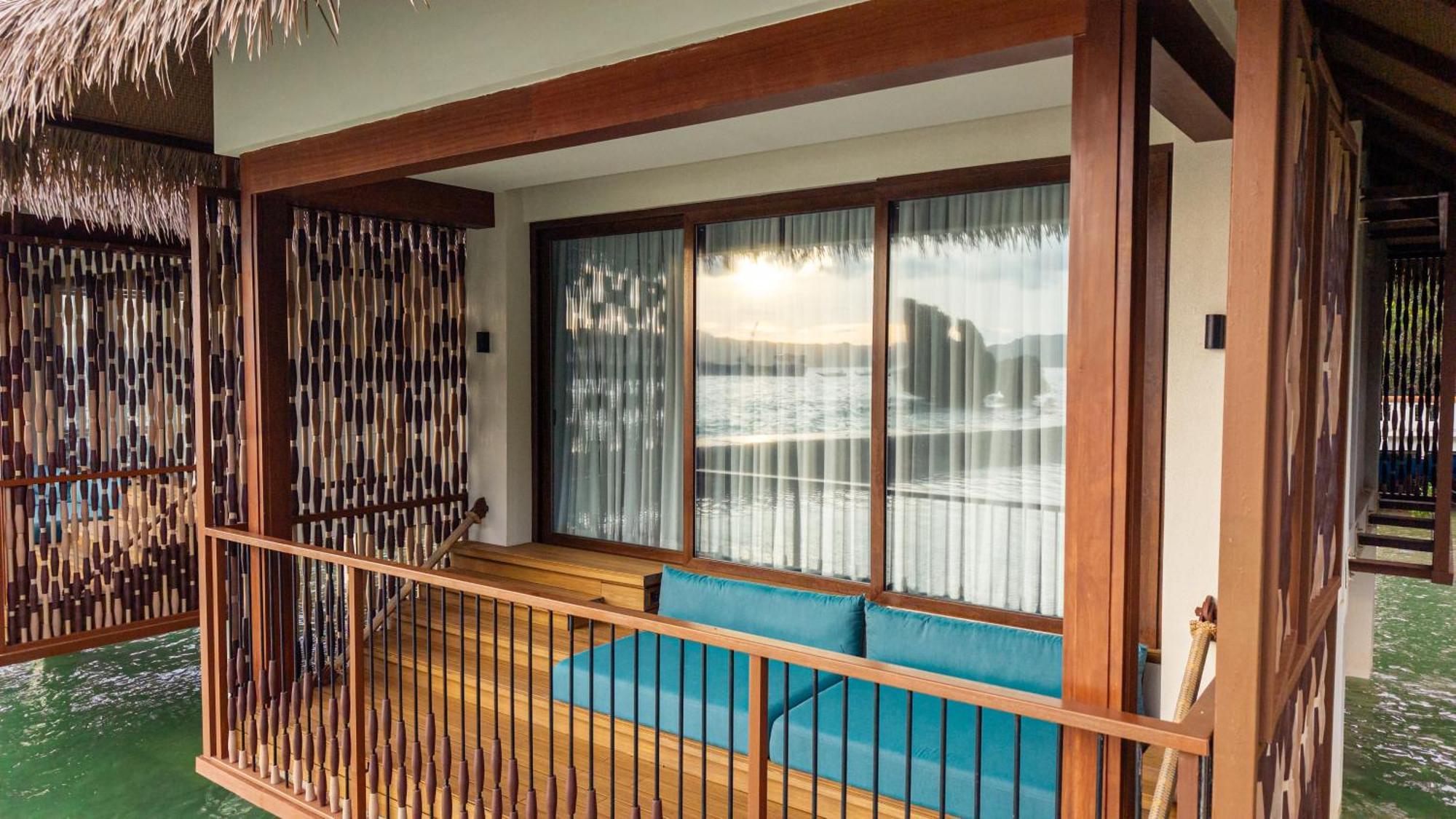 1 King Bed Water Villa