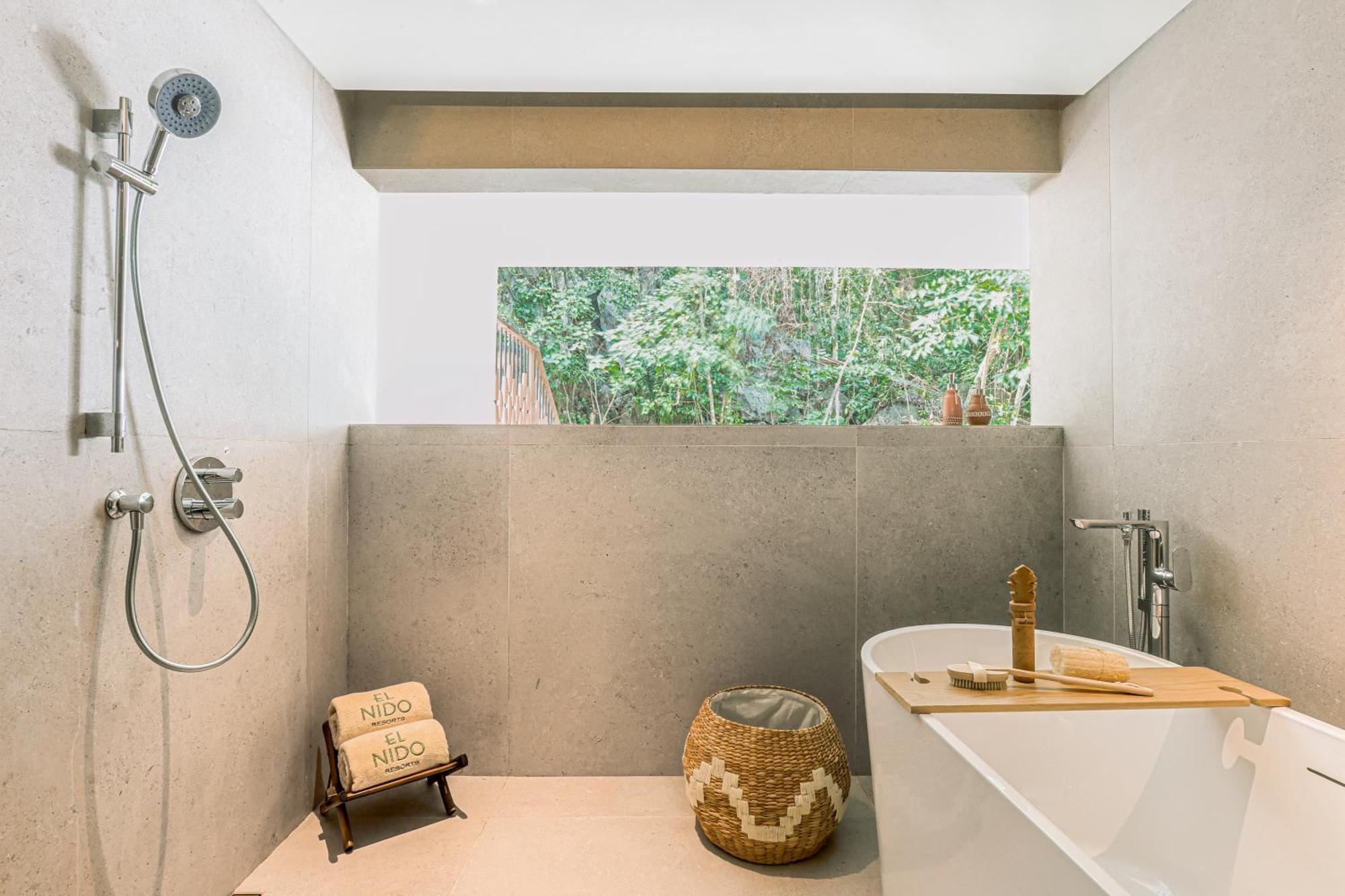 1 King Bed Forest Room