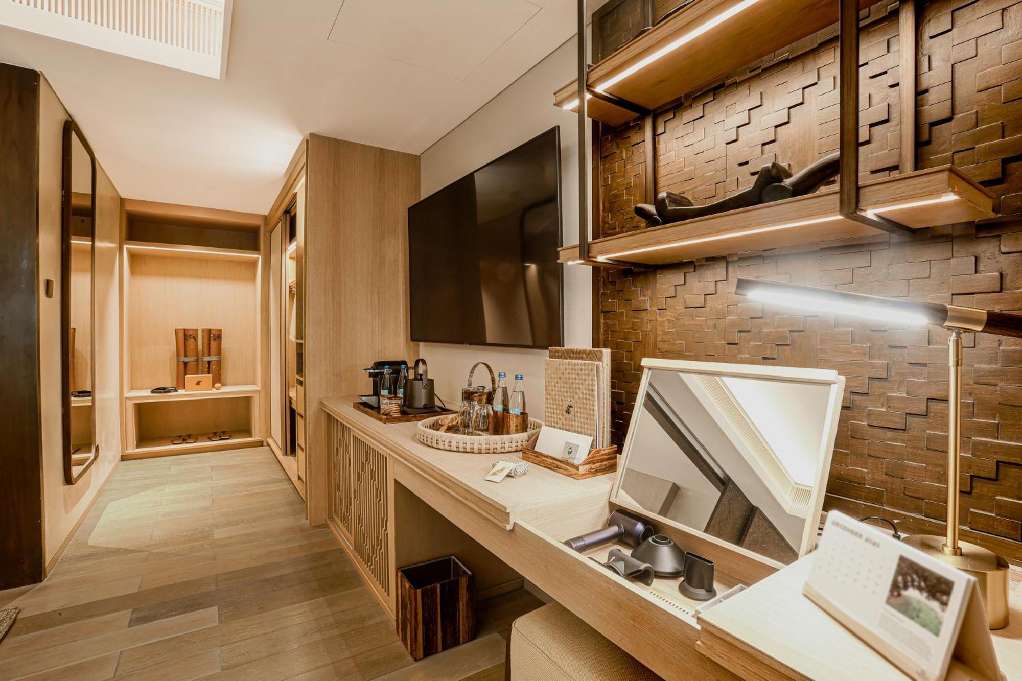 1 King Bed Forest Suite