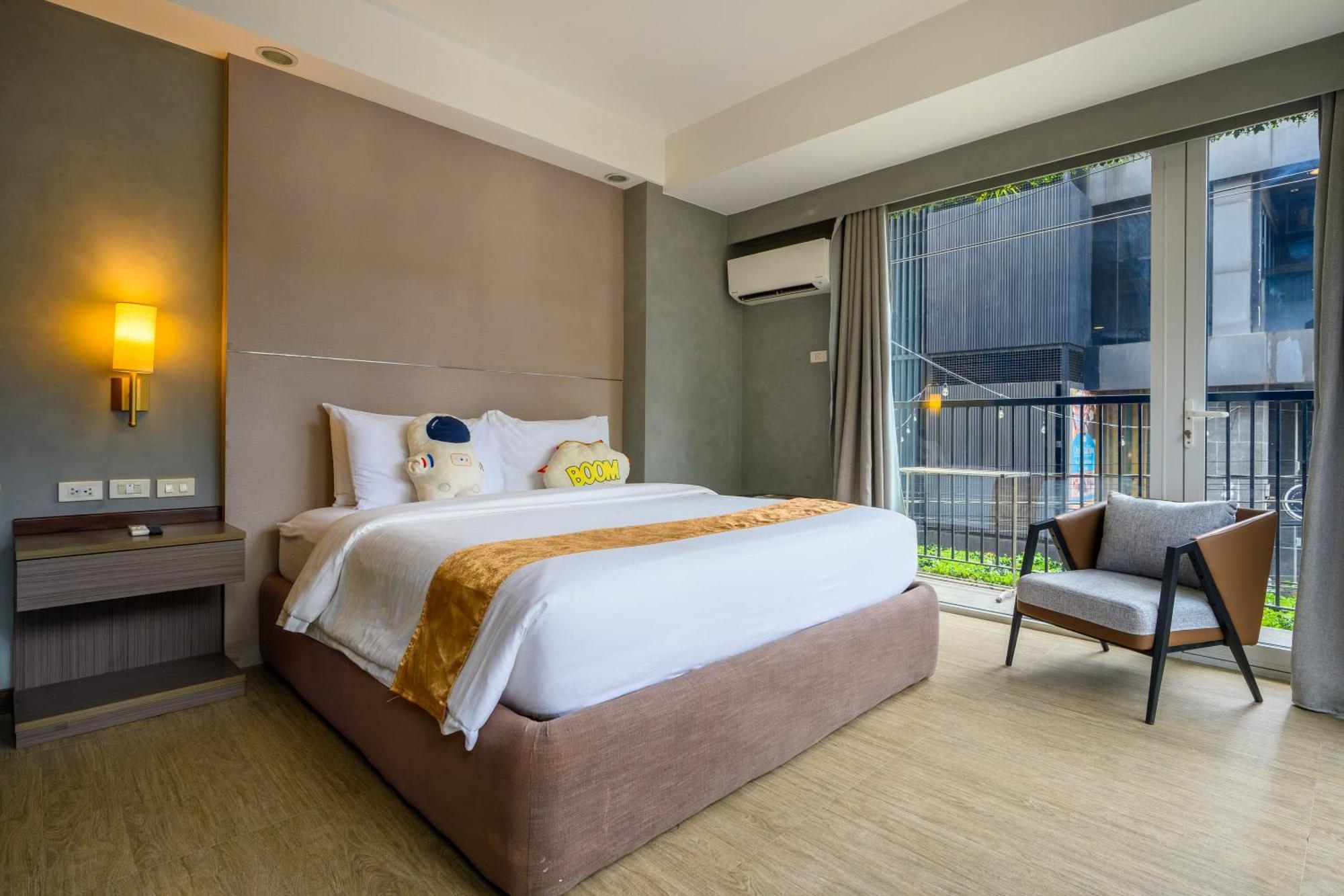 Deluxe King Room