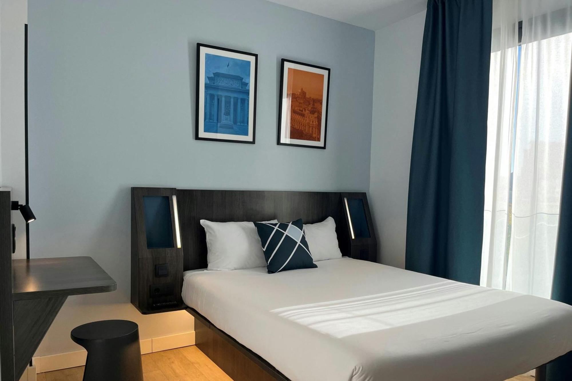 Standard Double Room with One Queen Bed,1743591737:JPEG