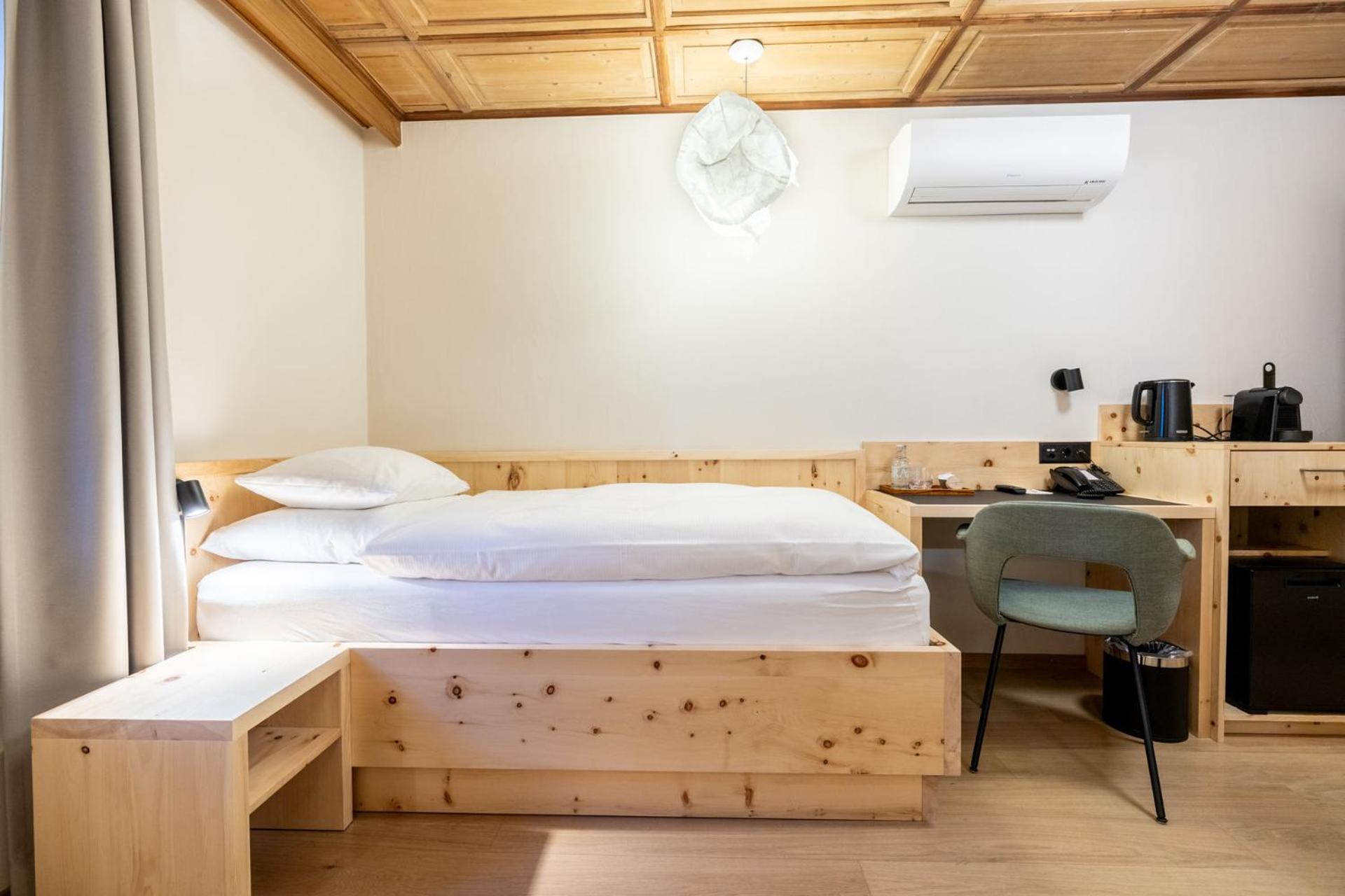Palantschin Double Room Twin separate beds Air Conditioning