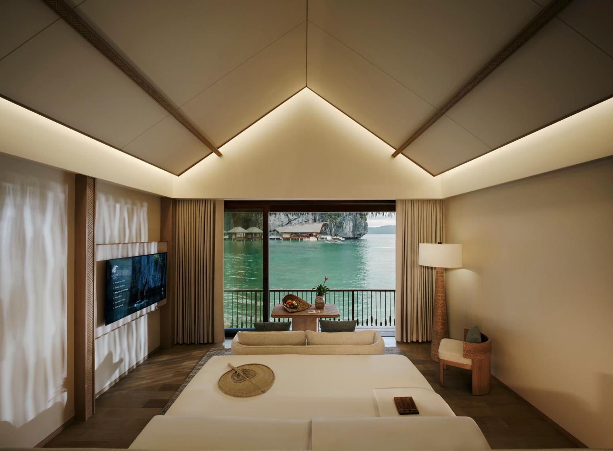 1 King Bed Water Villa