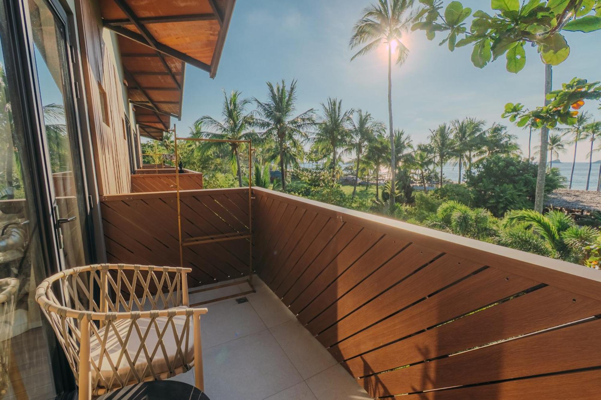 Deluxe King Bed Balcony Ocean View