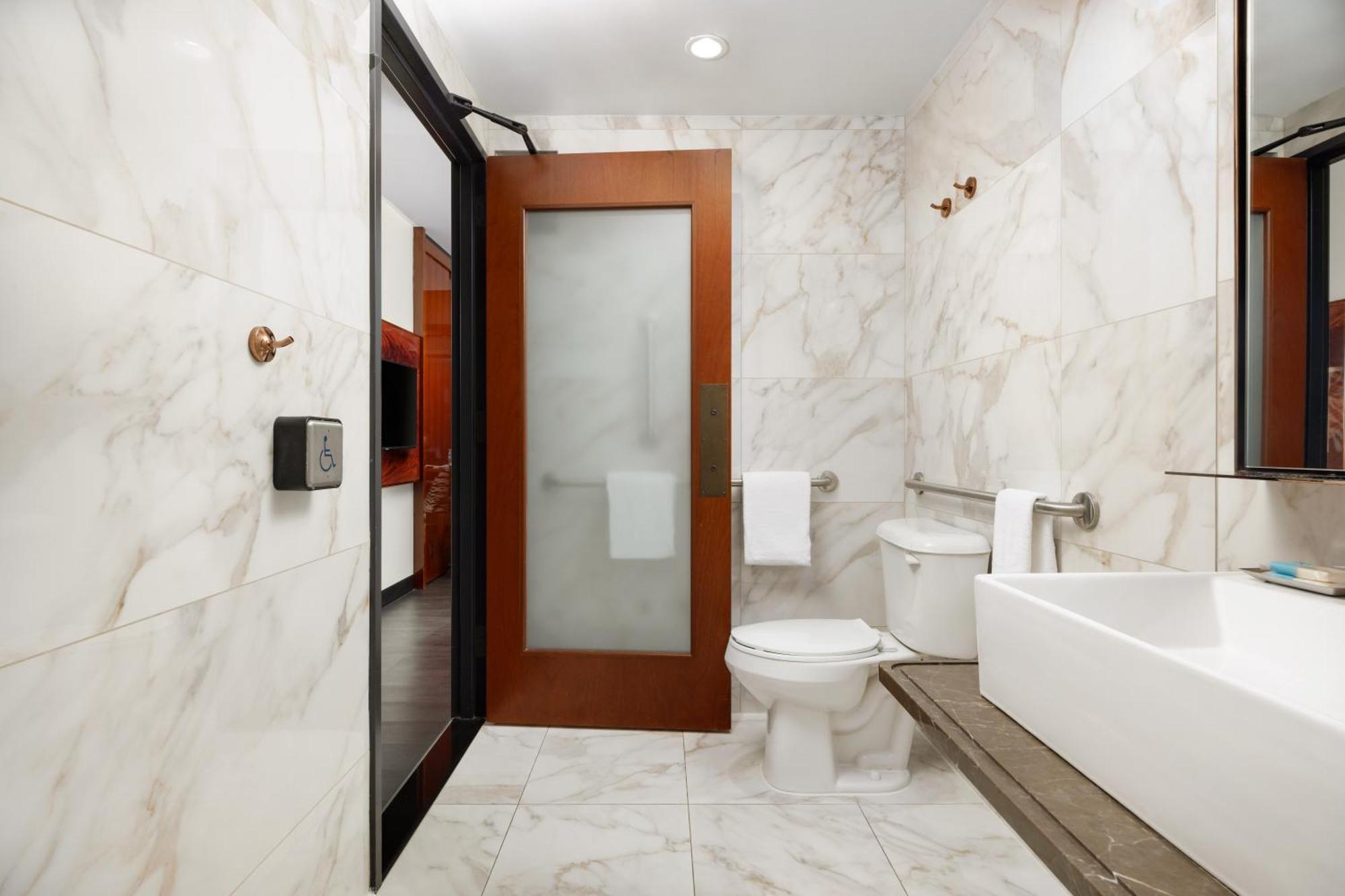 Chambre Lit Queen-size - Accessible aux Personnes à Mobilité Réduite