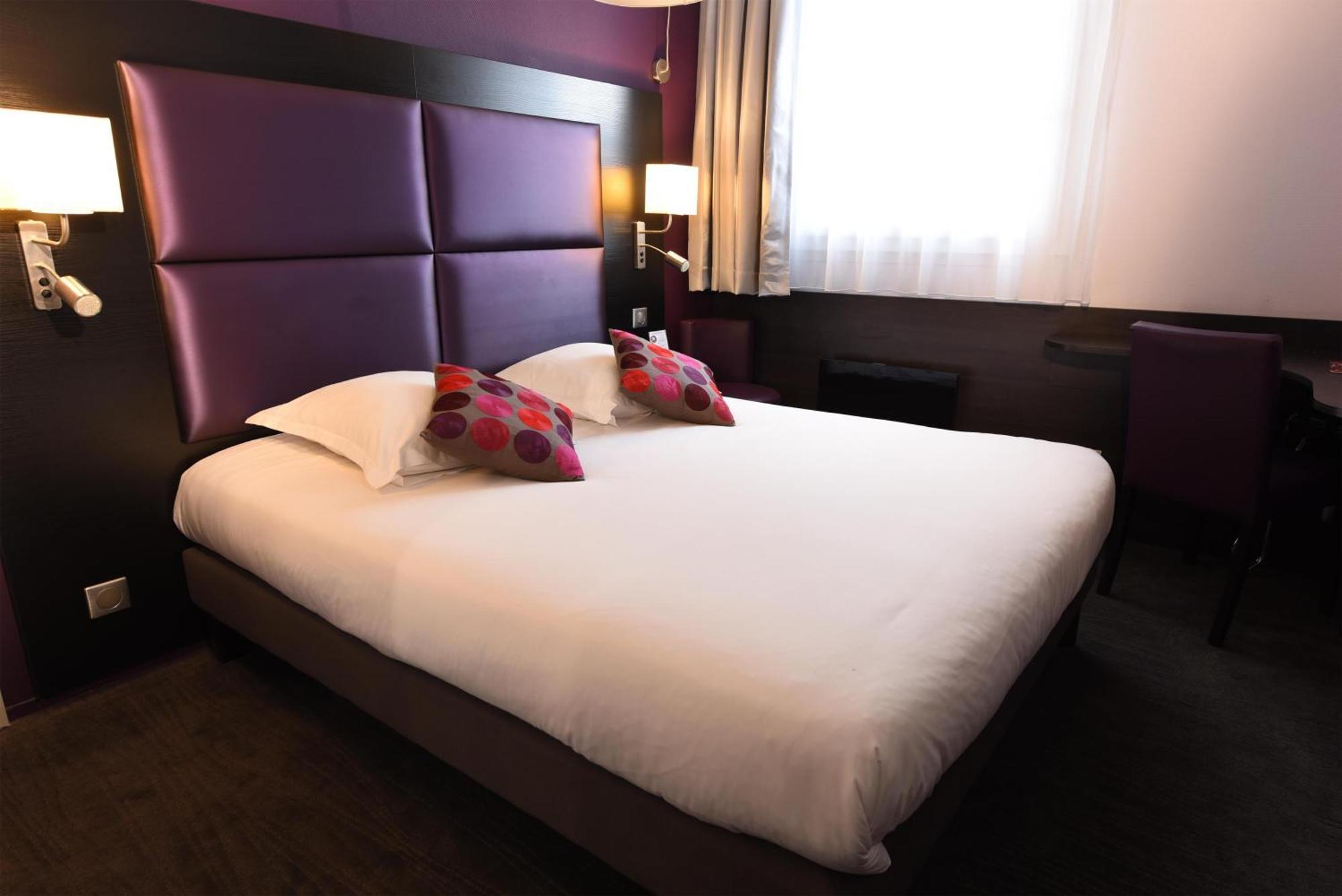 Comfort Queen Room with Courtyard View - Non-Smoking