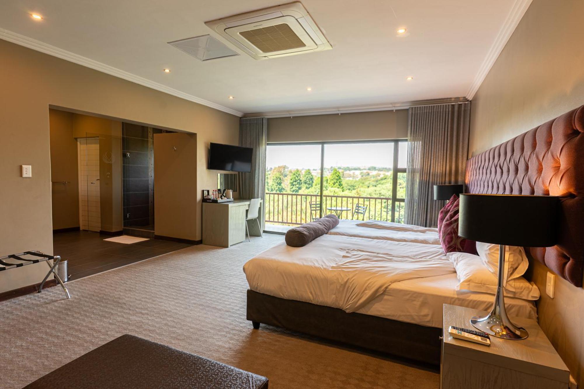 Deluxe Family Lake Facing Room