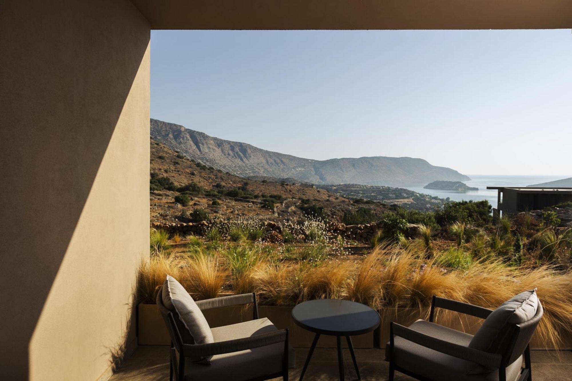 Sapphire Zen Queen Suite Outdoor Bath