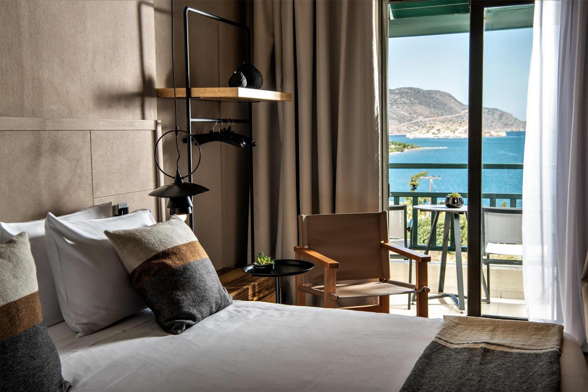 Queen Sapphire Nest Sea View