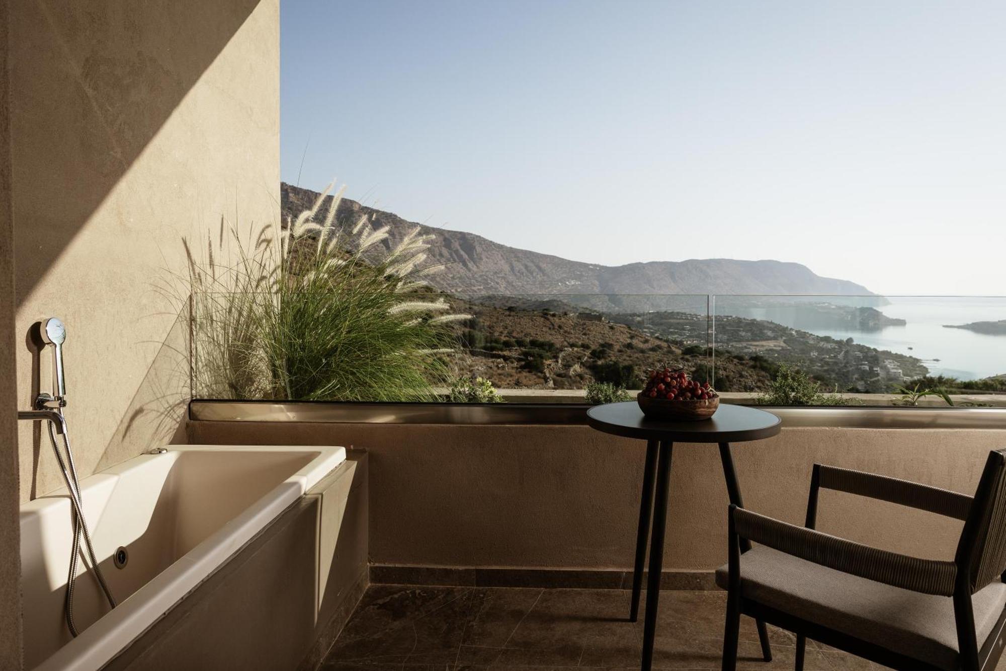Sapphire Zen Queen Suite Outdoor Bath