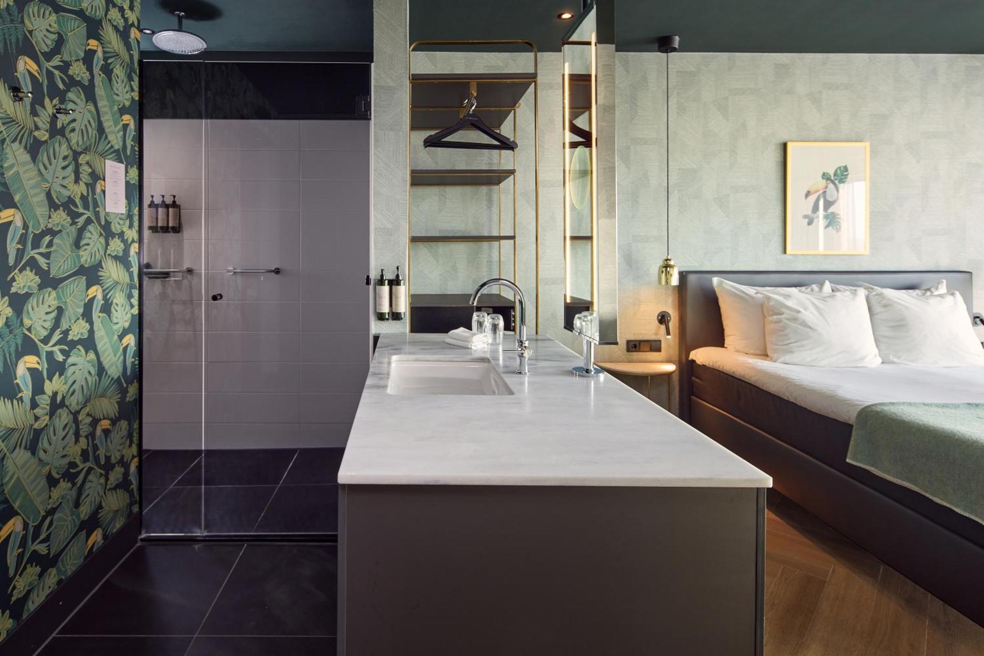 Habitación Doble Confort con baño abierto