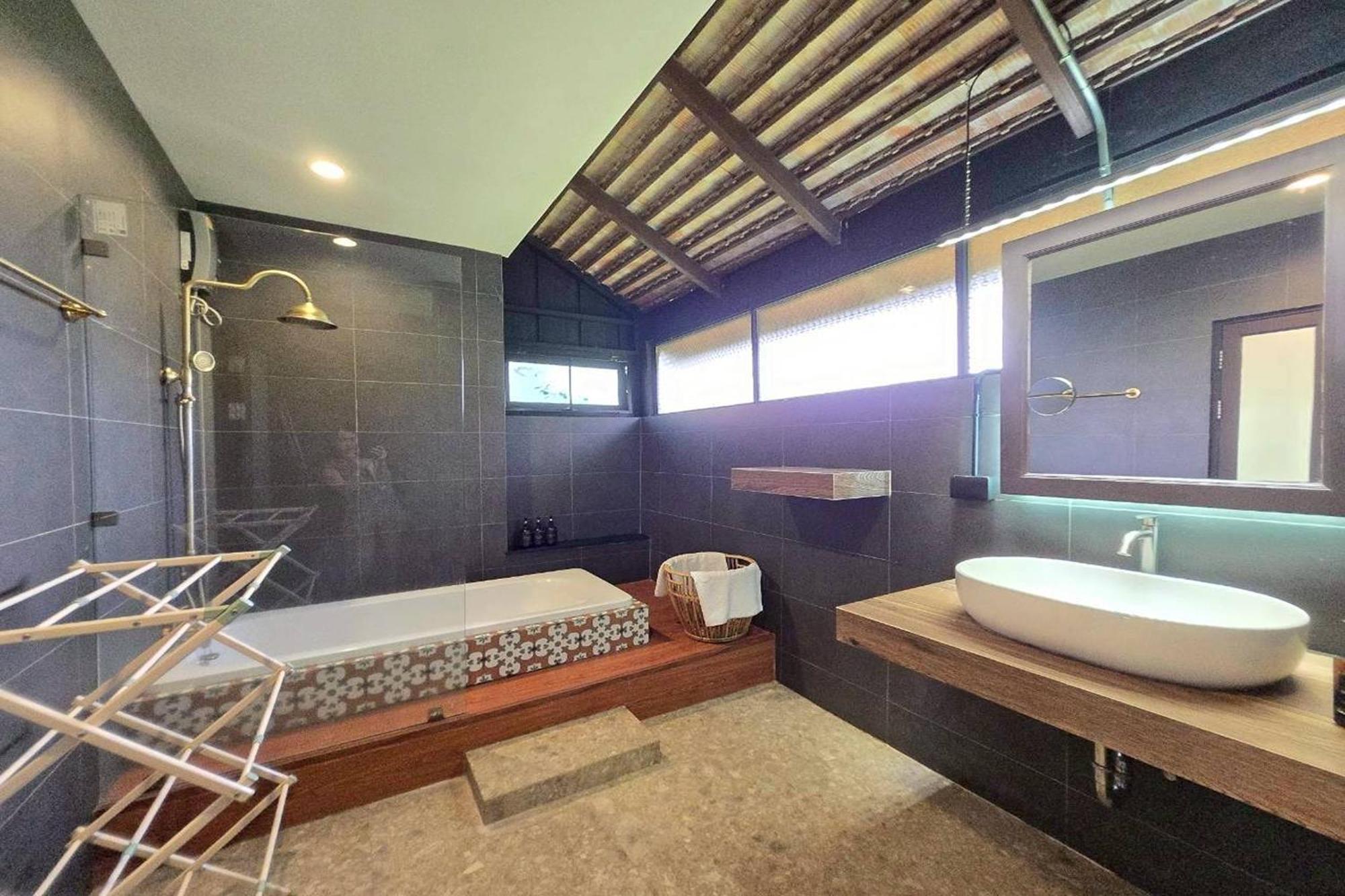 Deluxe Double Room Bath