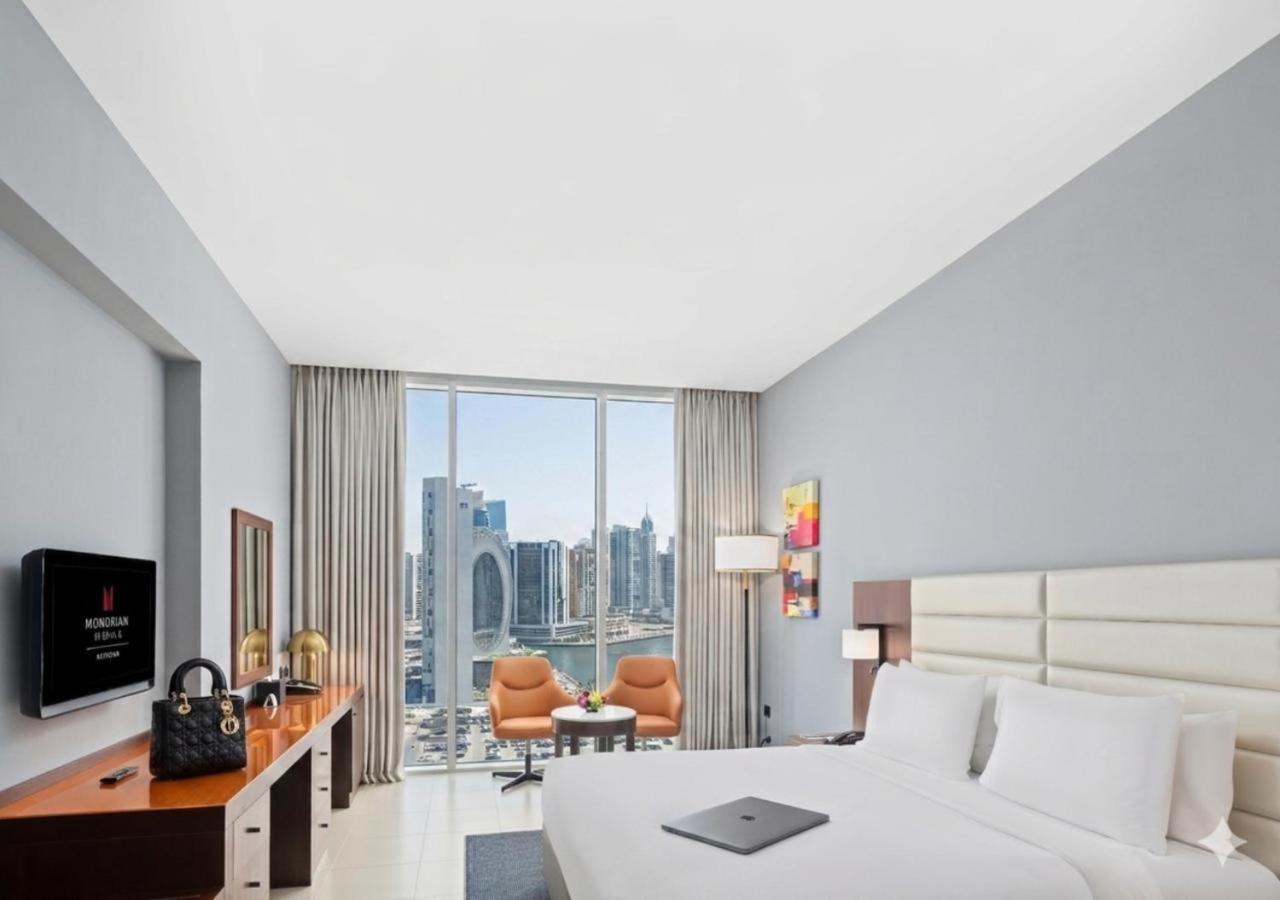 Class Room King Bed Canal View