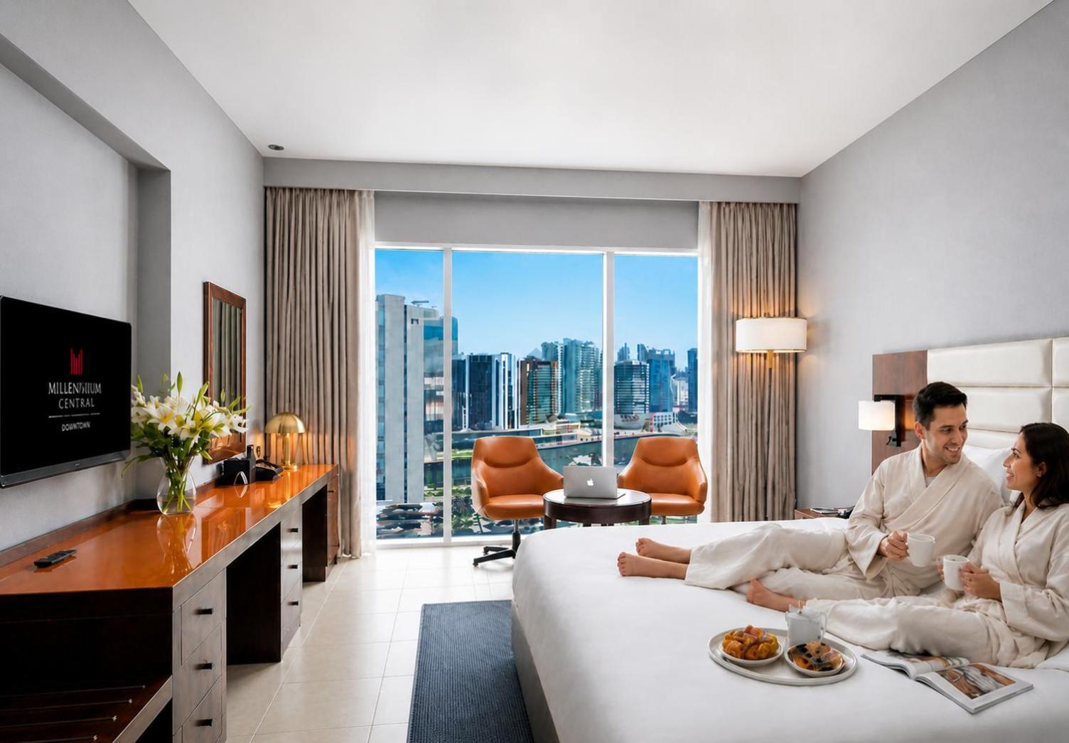 Class Room Queen Bed Canal View