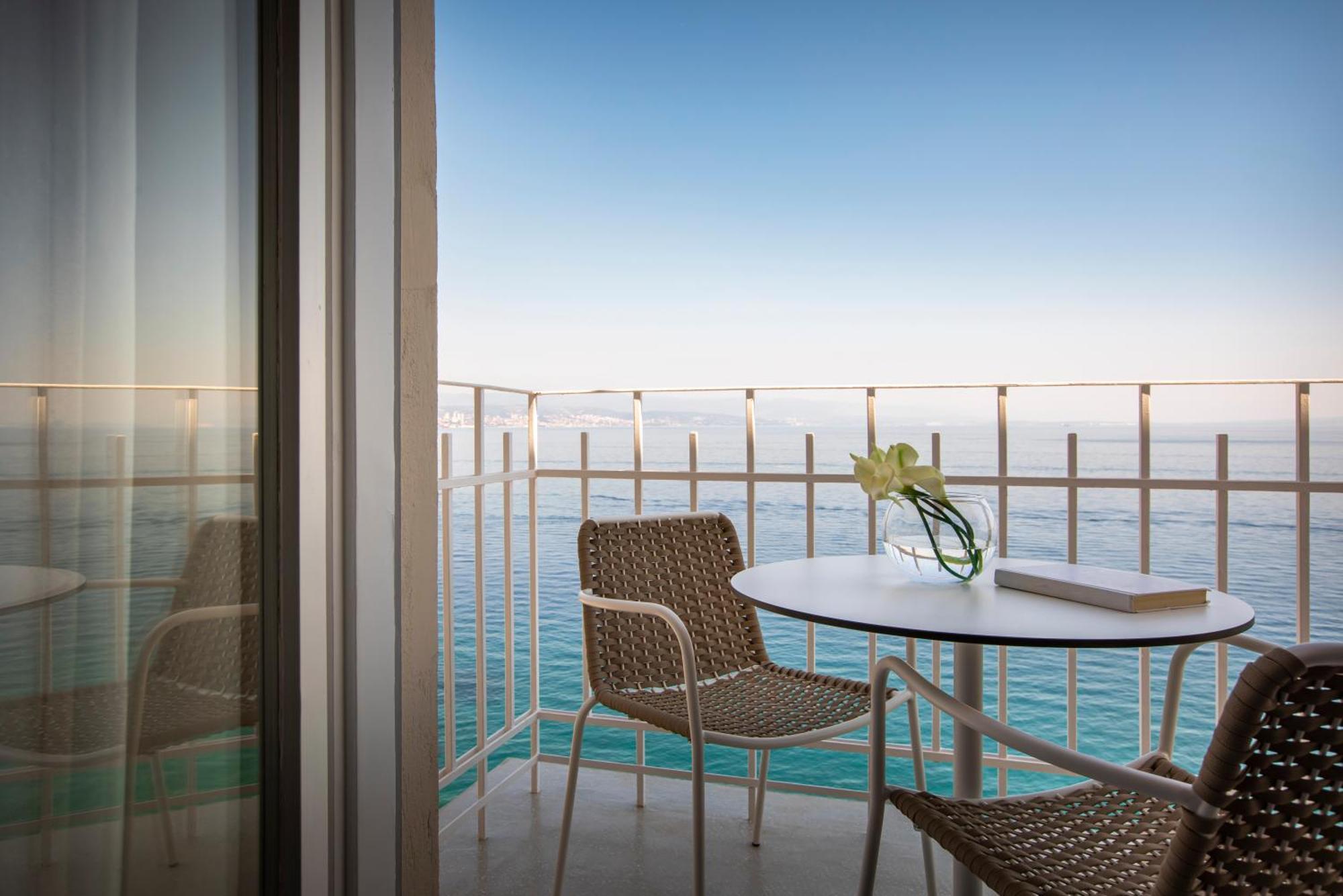 Standard Twin or Double room Balcony Sea View