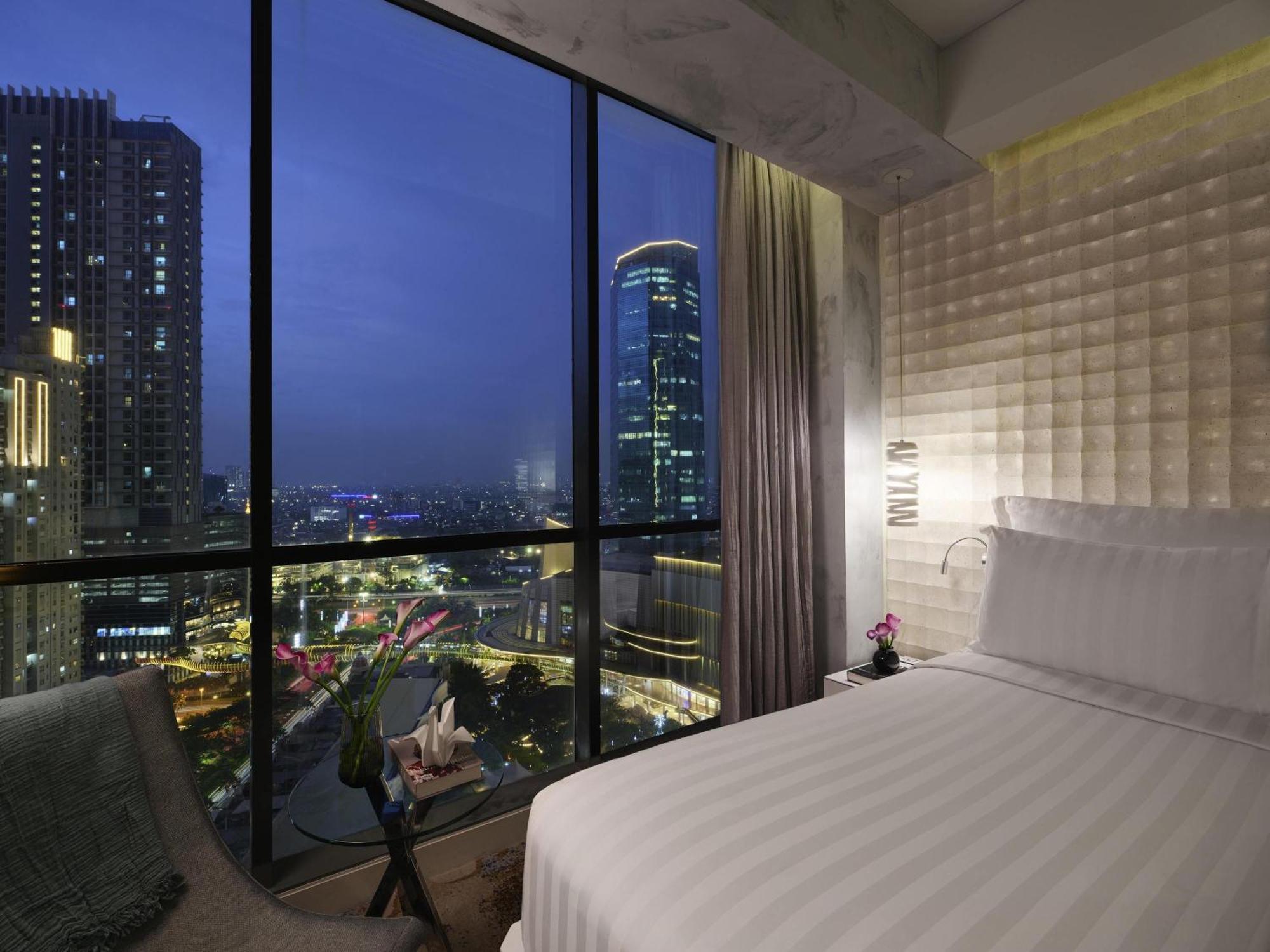 Deluxe King Room Park View