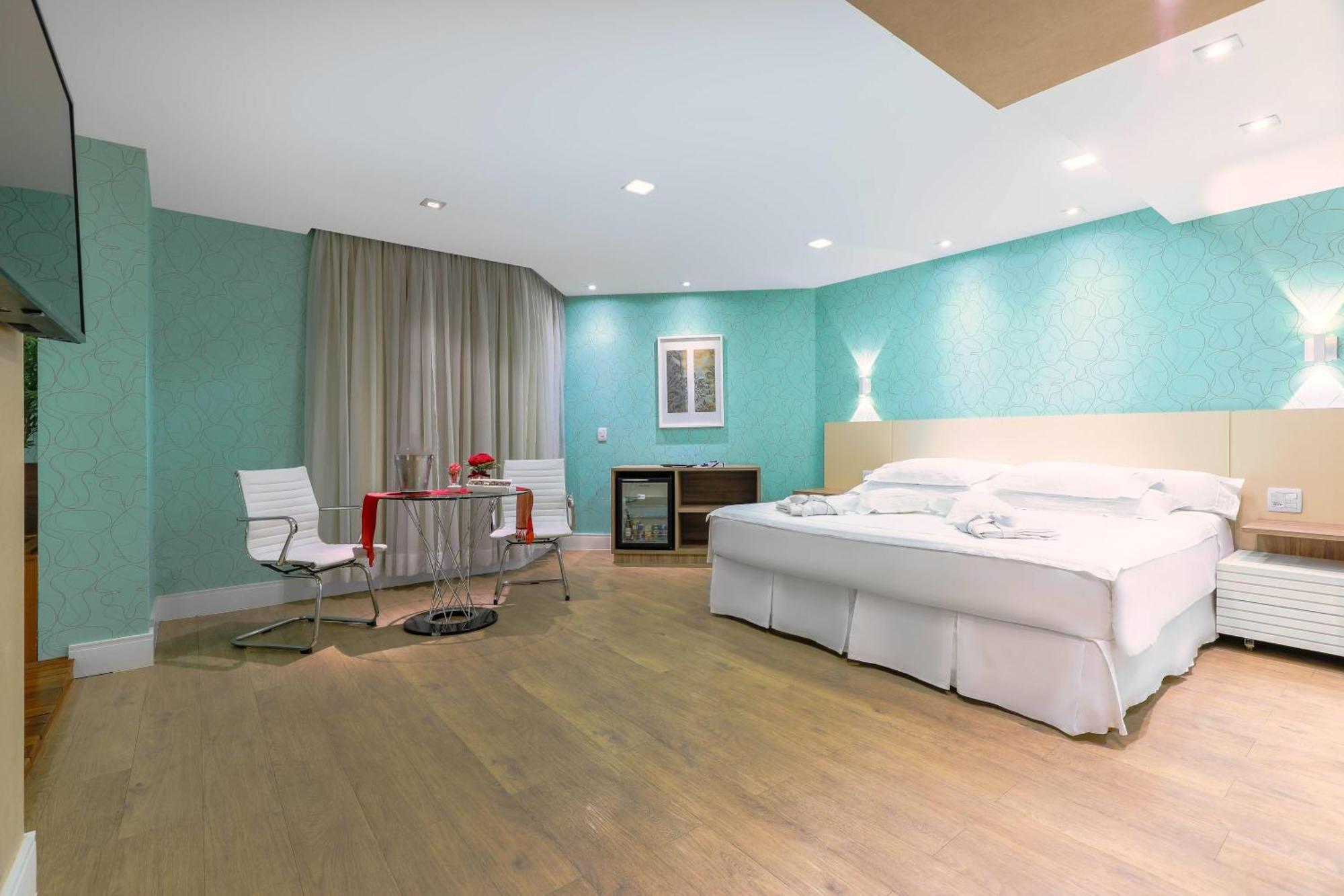 Deluxe King Suite