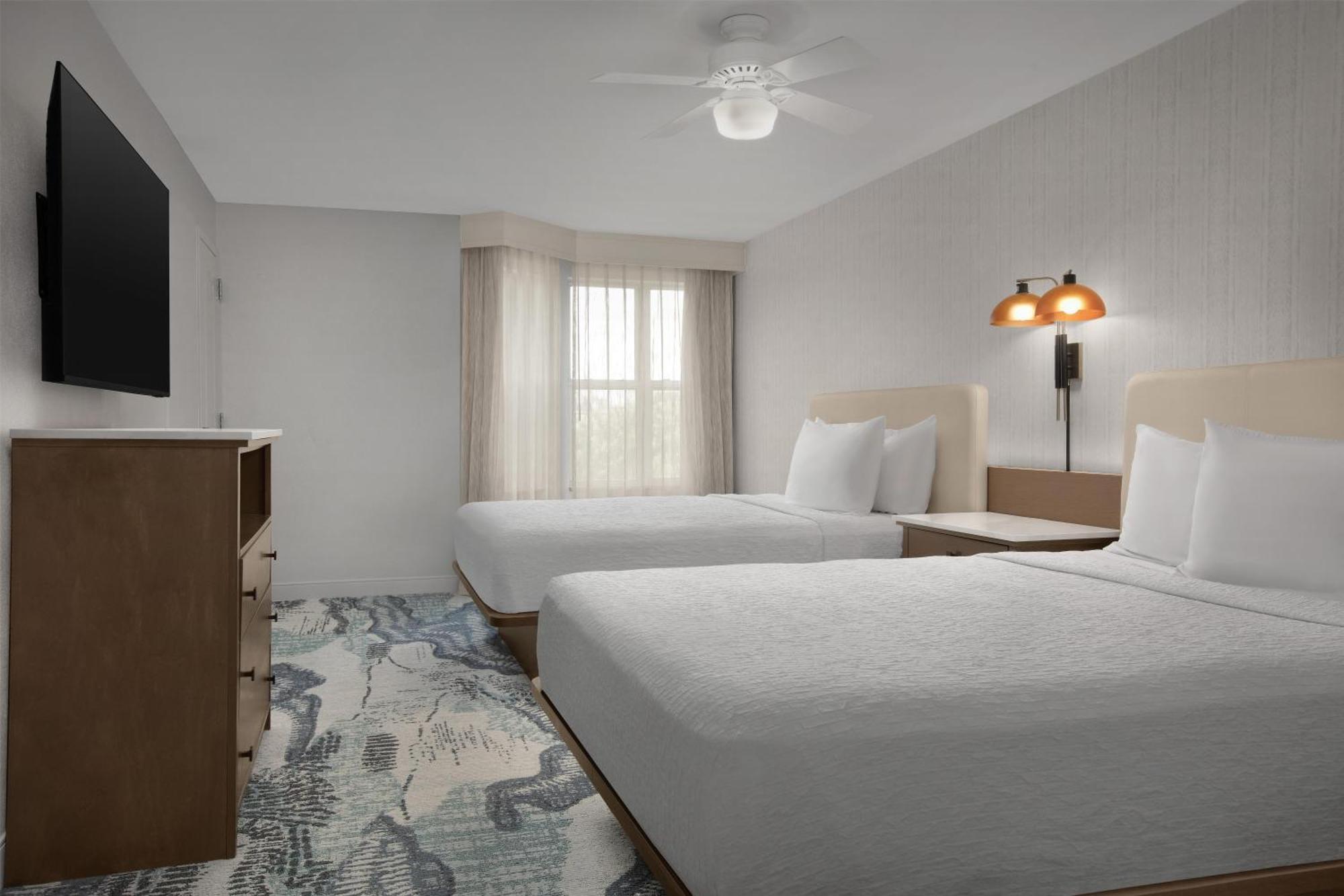 Two Bedroom Suite One King Two Queen Beds Non-Smoking,1774452643:JPEG