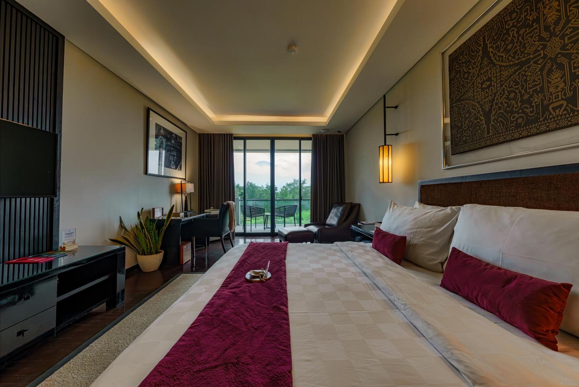Golf View Deluxe King Bed