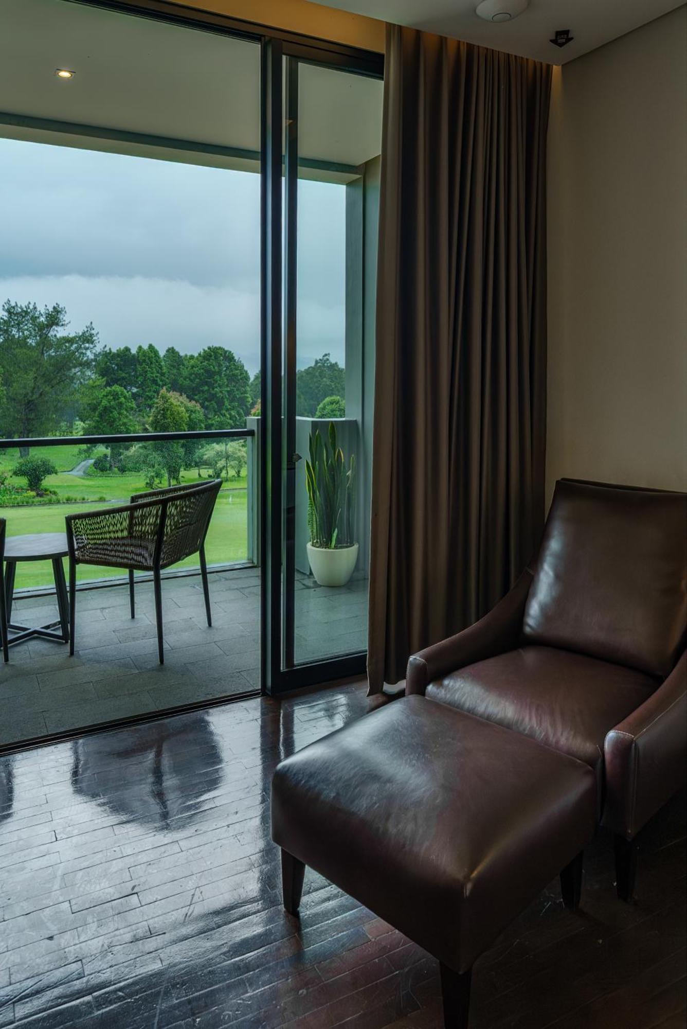 Golf View Deluxe King Bed