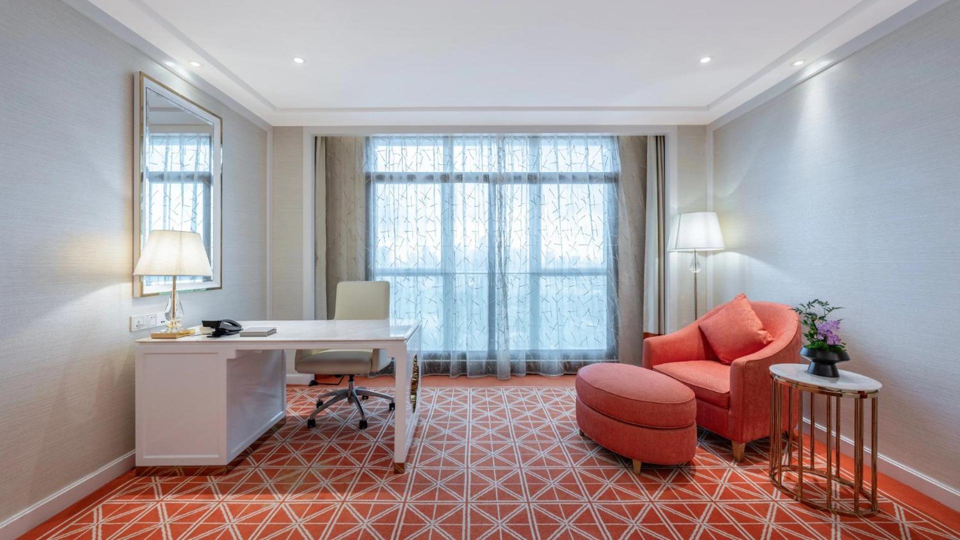 Club King Room