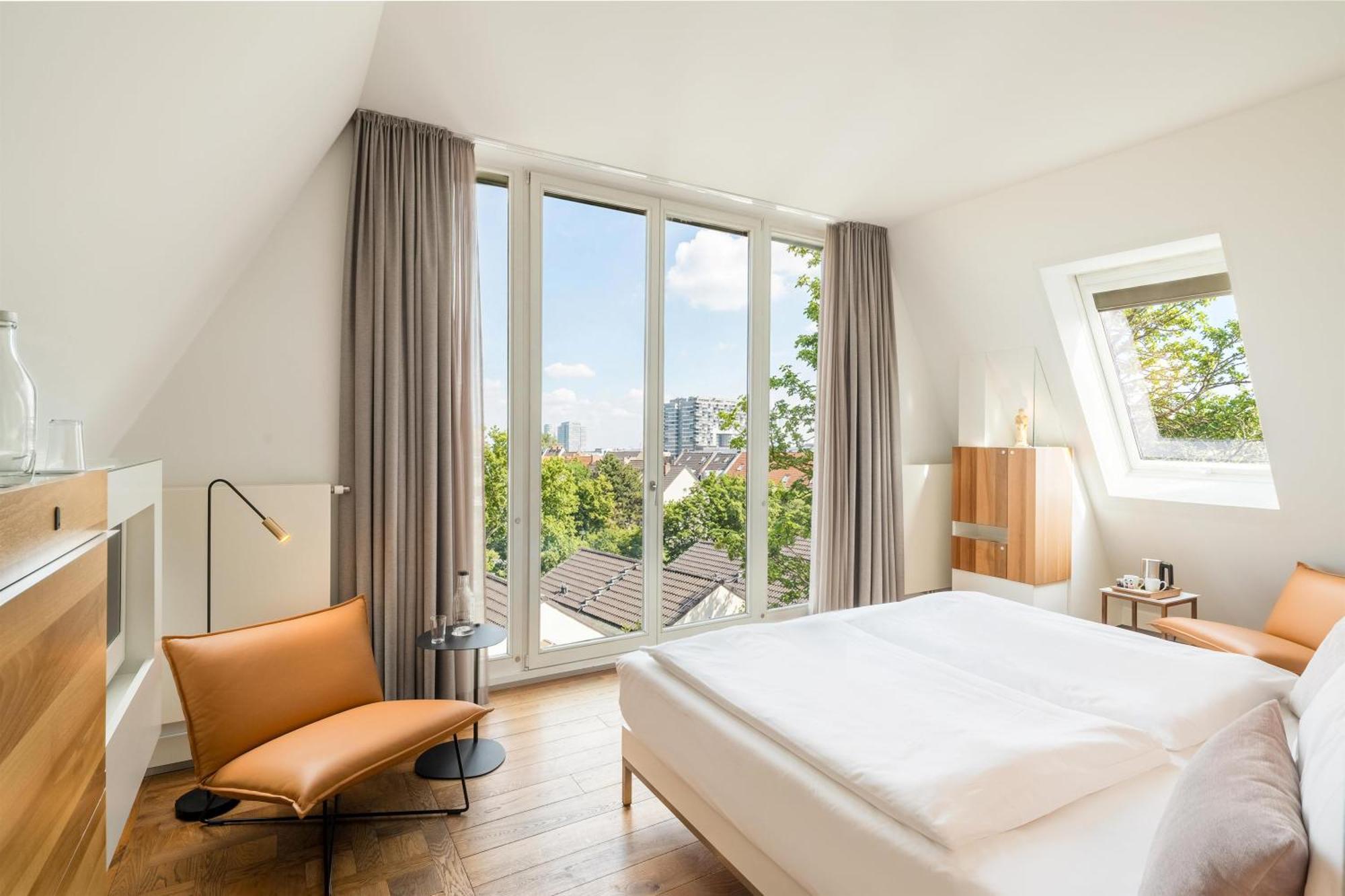 Junior King Suite Sitting Corner Top Floor