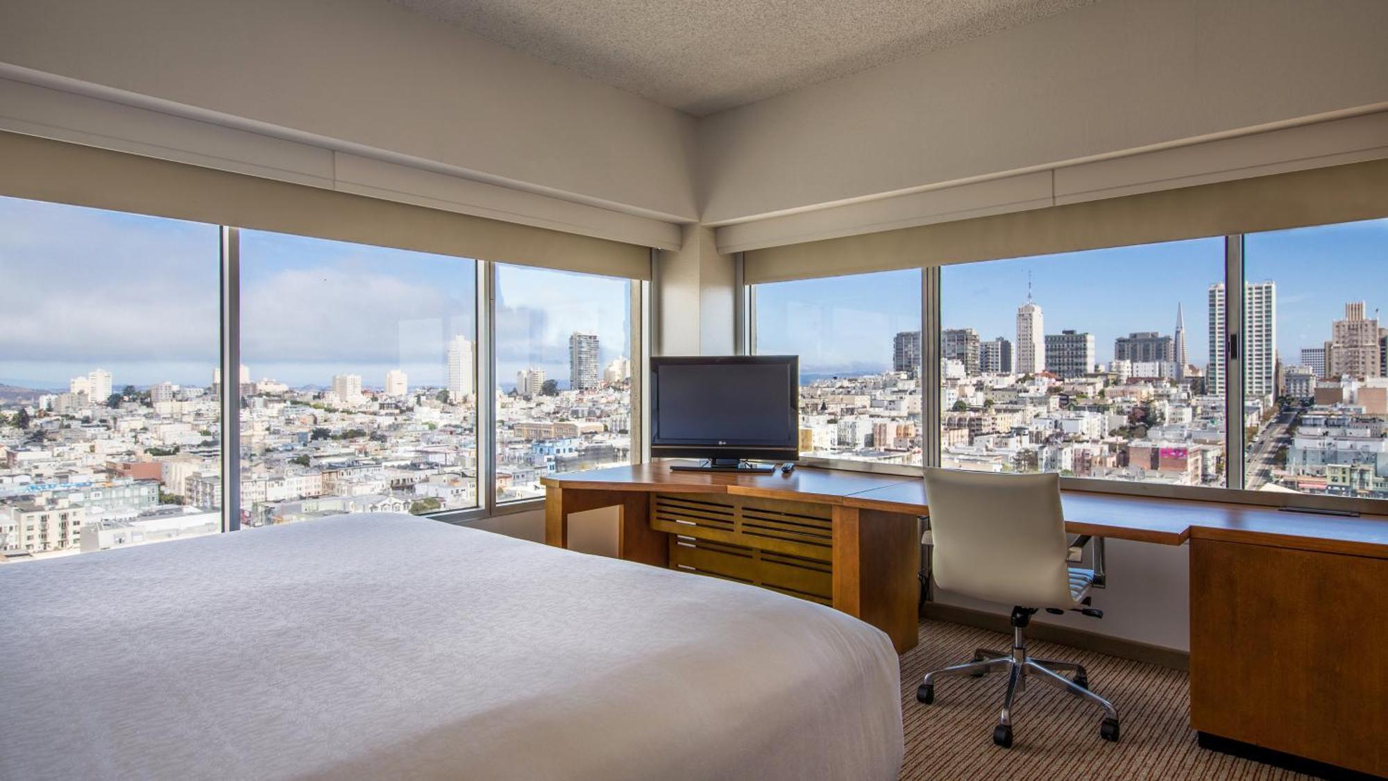 Premium Corner King Room
