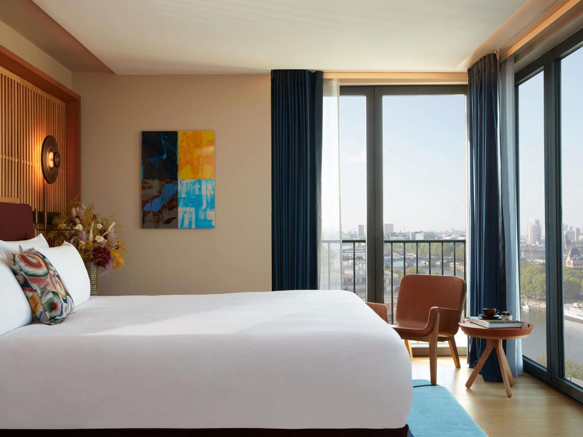 Studio Balcony Junior Suite Paris view