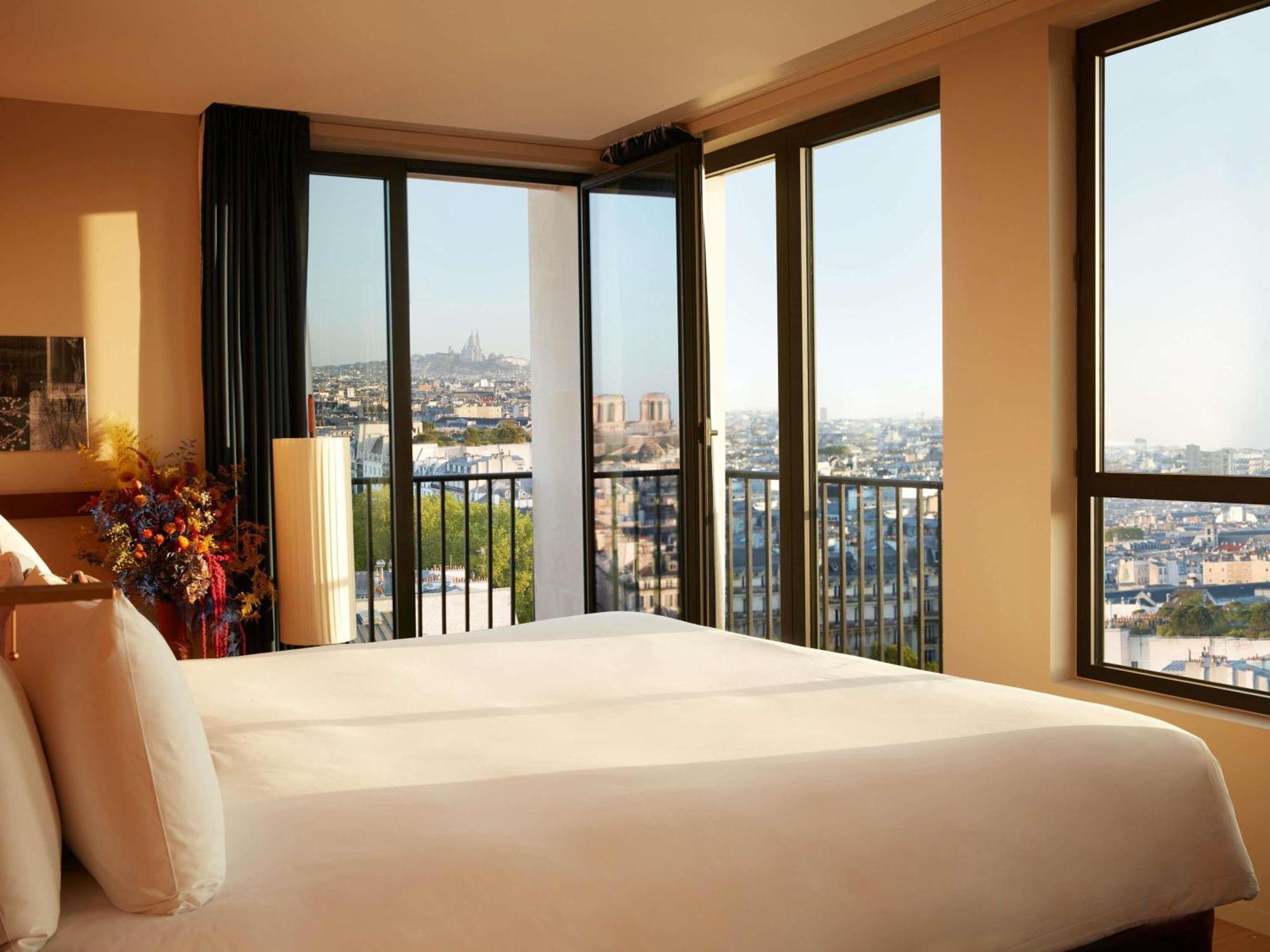 Studio Balcony Junior Suite Paris view