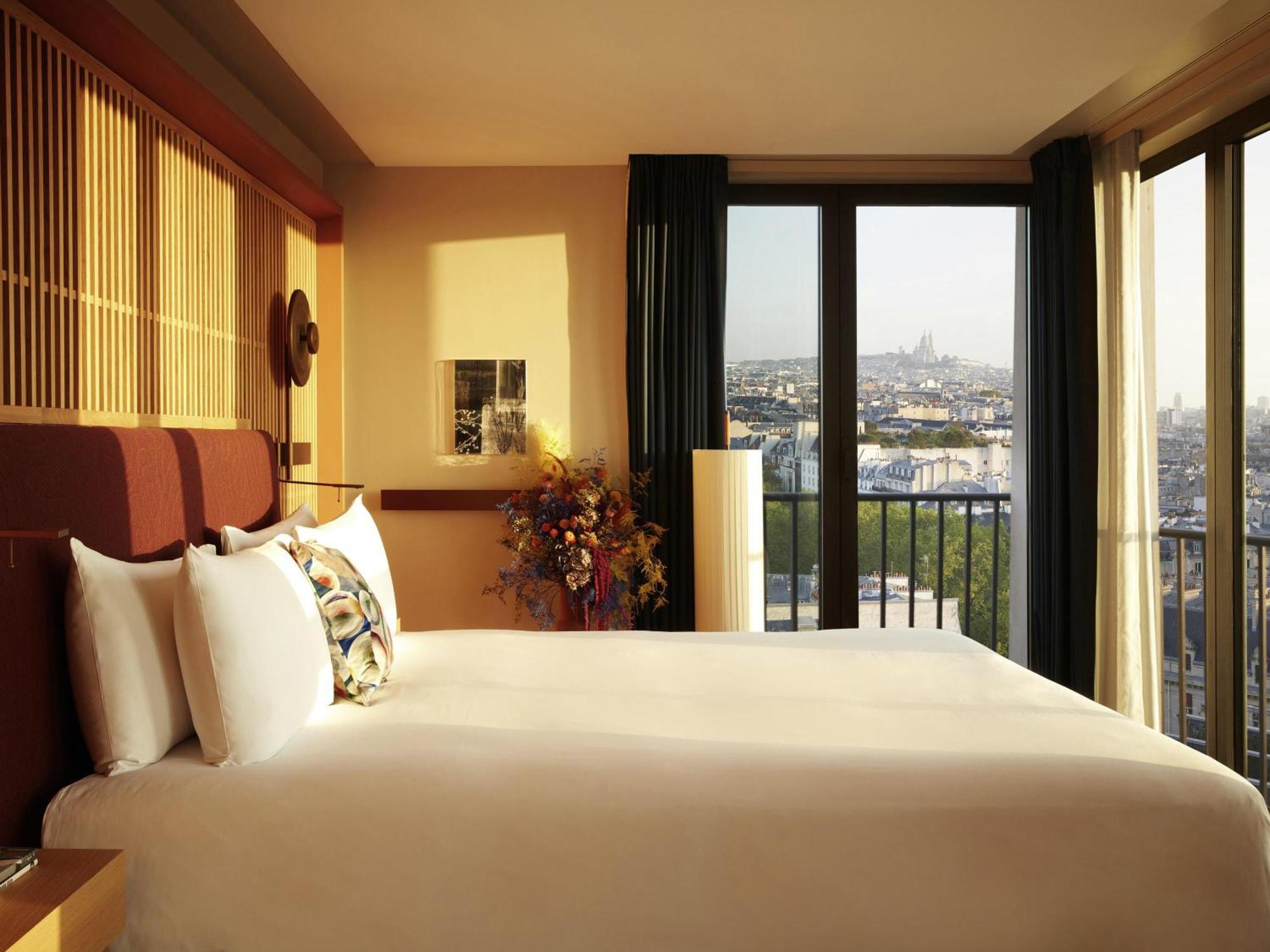 Studio Balcony Junior Suite Paris view