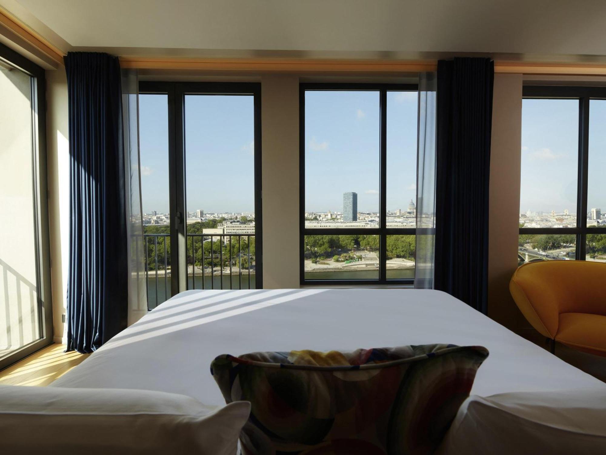 Studio Balcony Junior Suite Paris view
