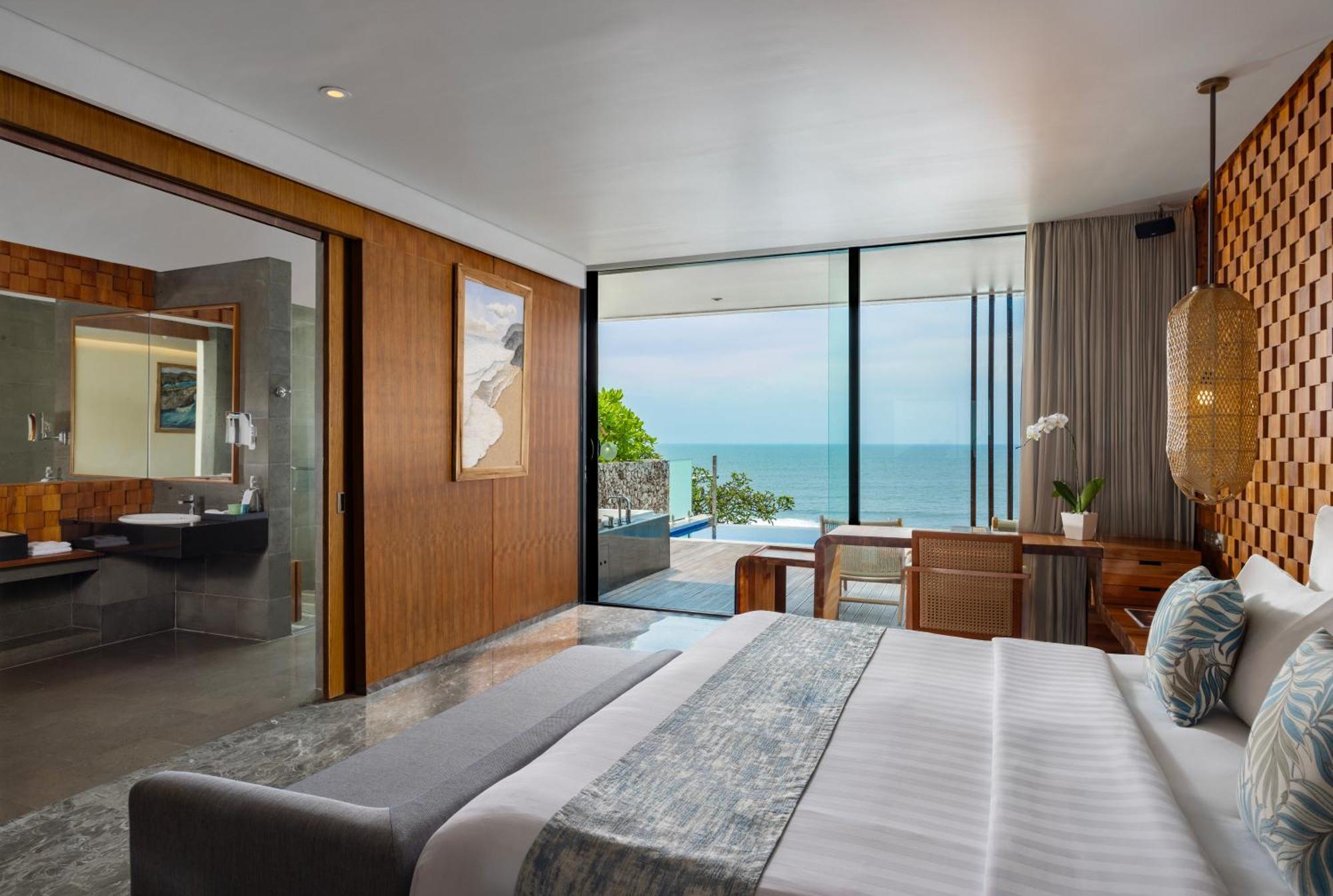 Ocean Front Pool Suite Benefits