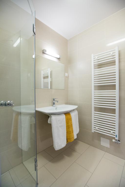 Double or Twin Room Lake View