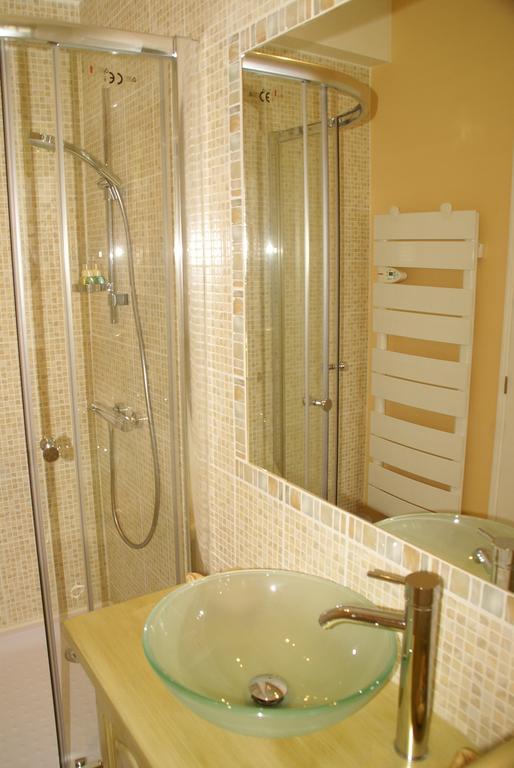 Double Room Private Bathroom,229821886:JPEG