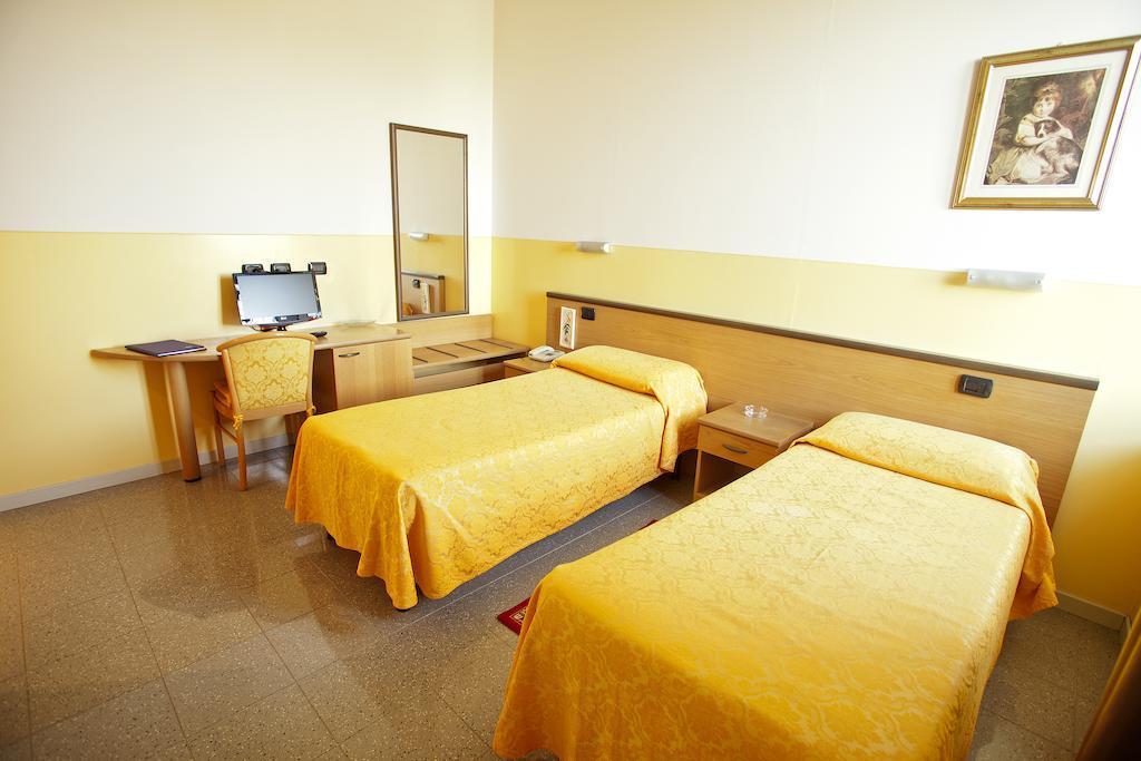 Basic Triple Room,235605873:JPEG