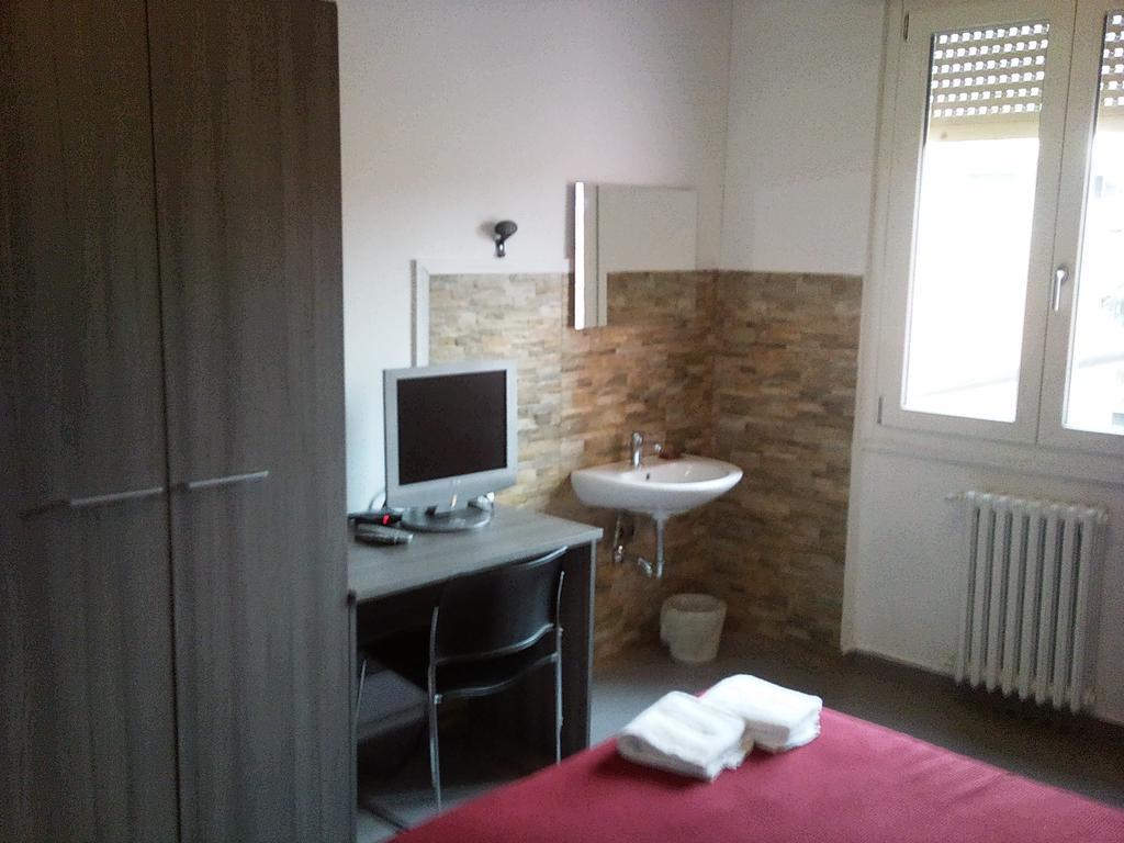 Twin Room Private External Bathroom
