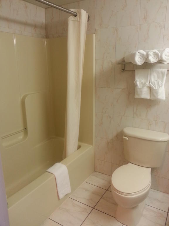 Chambre avec 2 Lits Queen-Size avec Baignoire Spa – Front de Mer