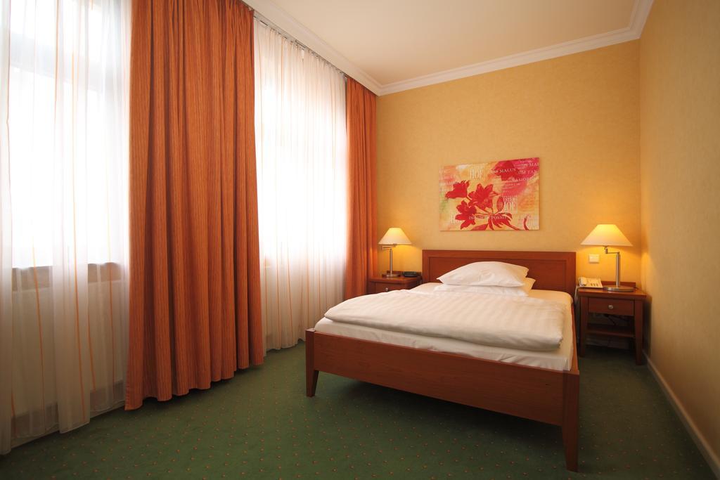 Single Room,61367470:JPEG