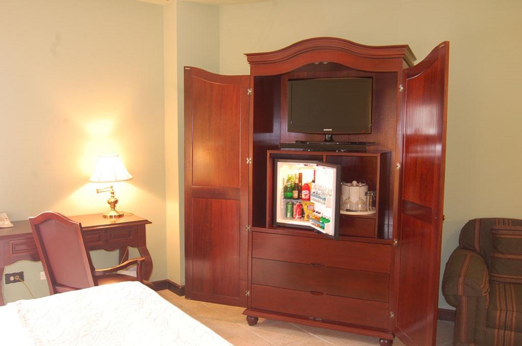 Queen Junior Suite
