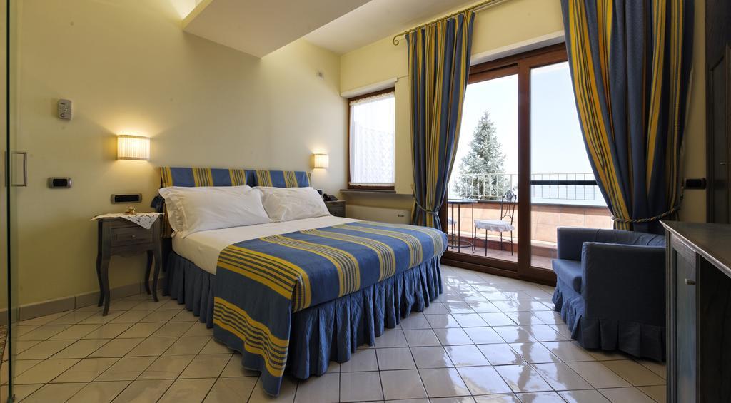 Habitación Doble con balcón y vistas al mar