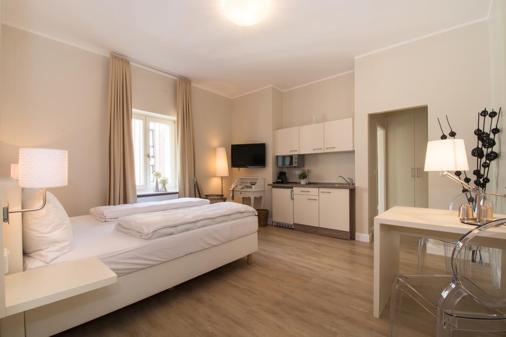 Double Room,440229921:JPEG